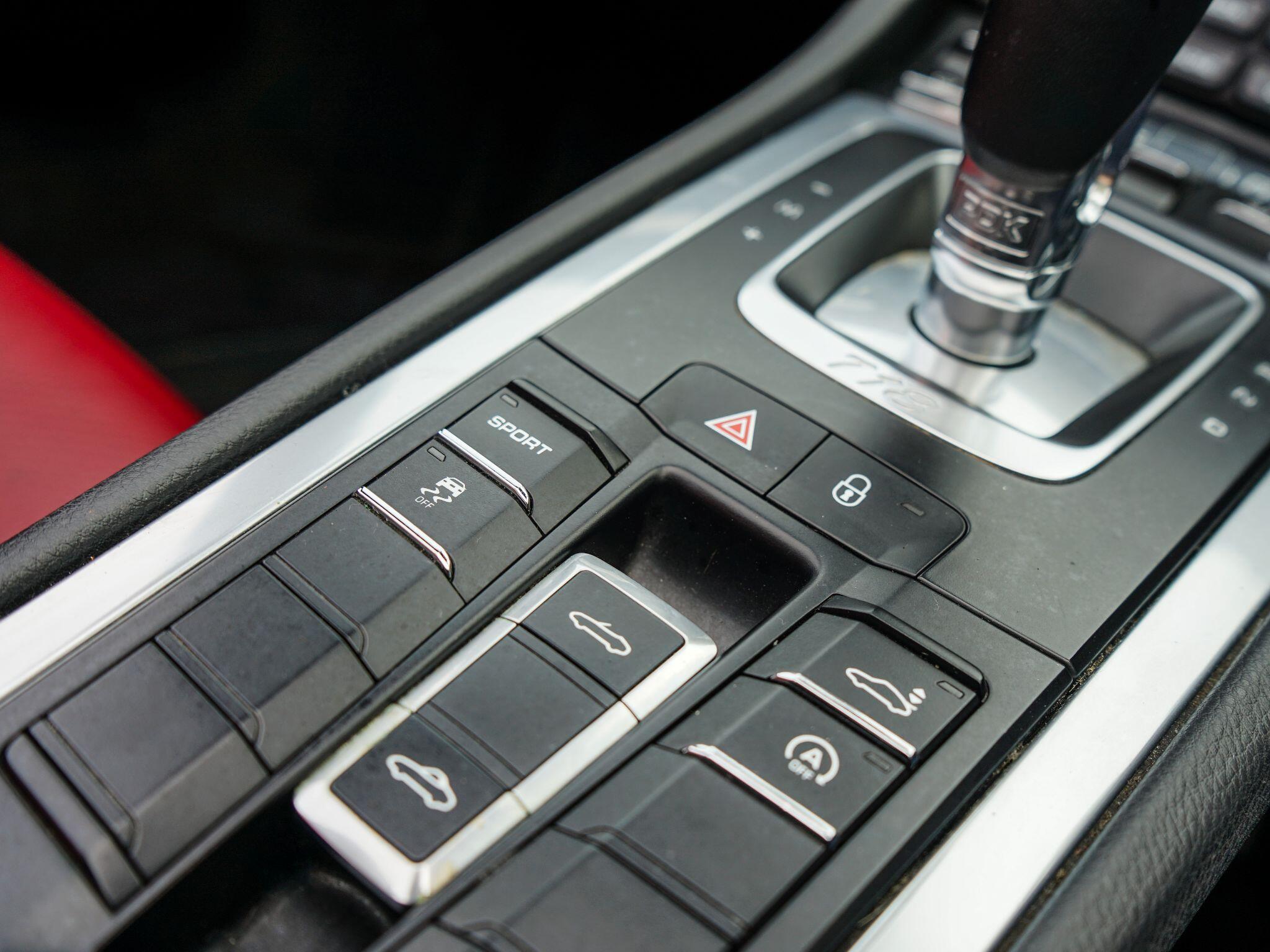 Porsche 718 Boxster view 29