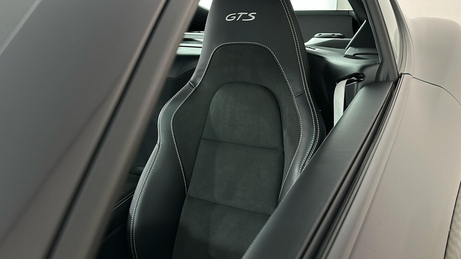 Porsche Cayman view 35