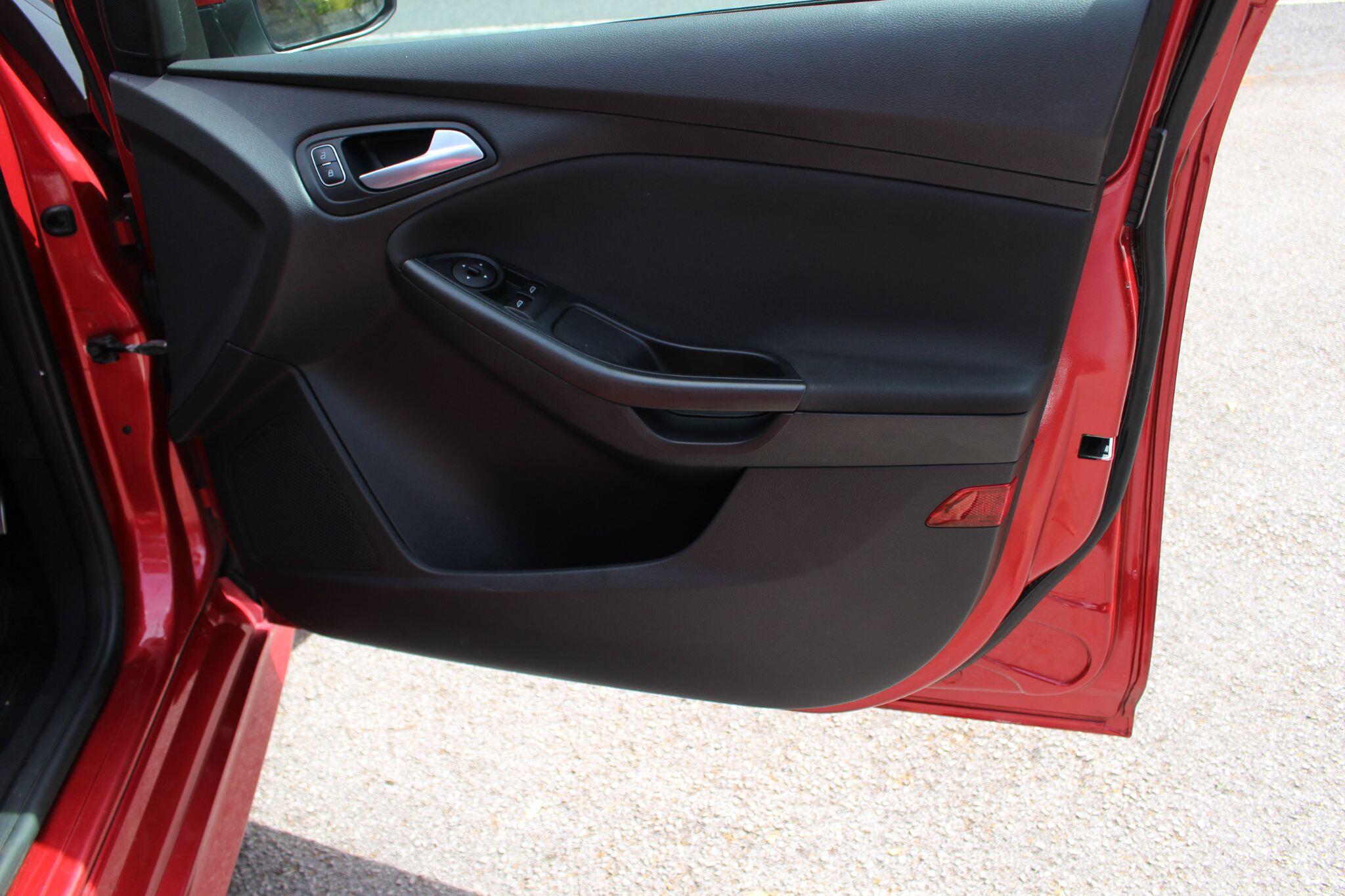 Ford Focus view 26