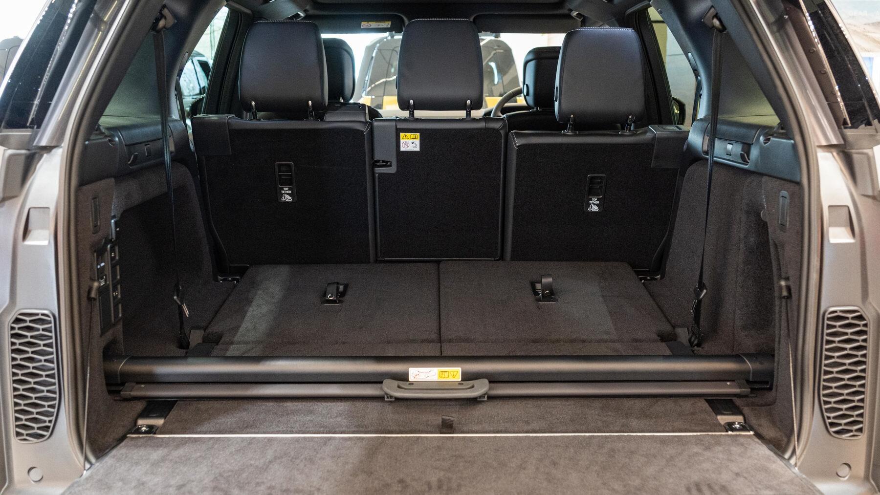 Land Rover Discovery view 12