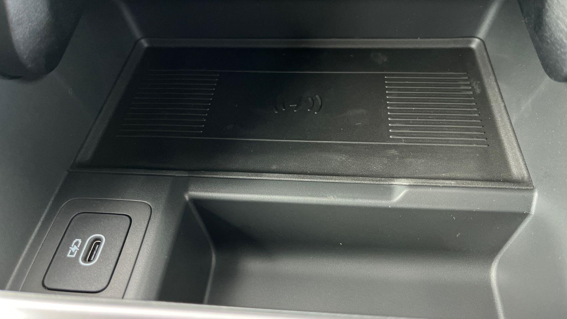 Land Rover Range Rover Velar view 35