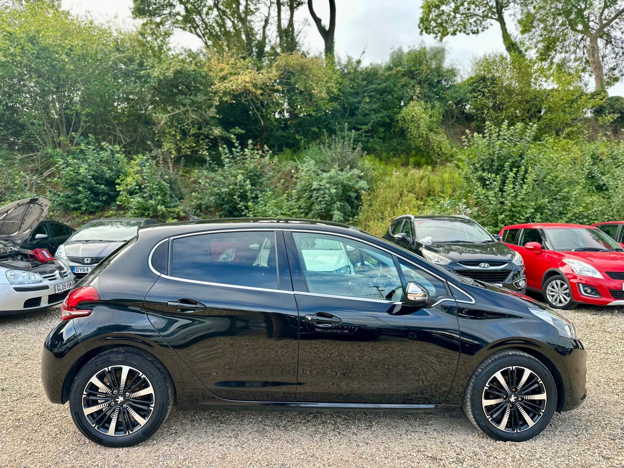 Peugeot 208 view 7