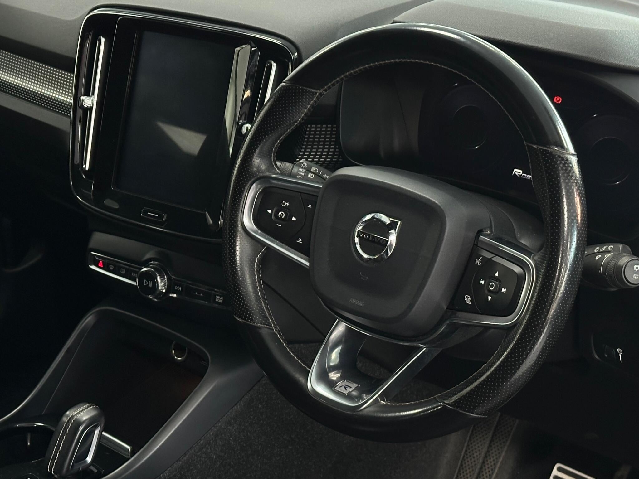 Volvo XC40 view 15