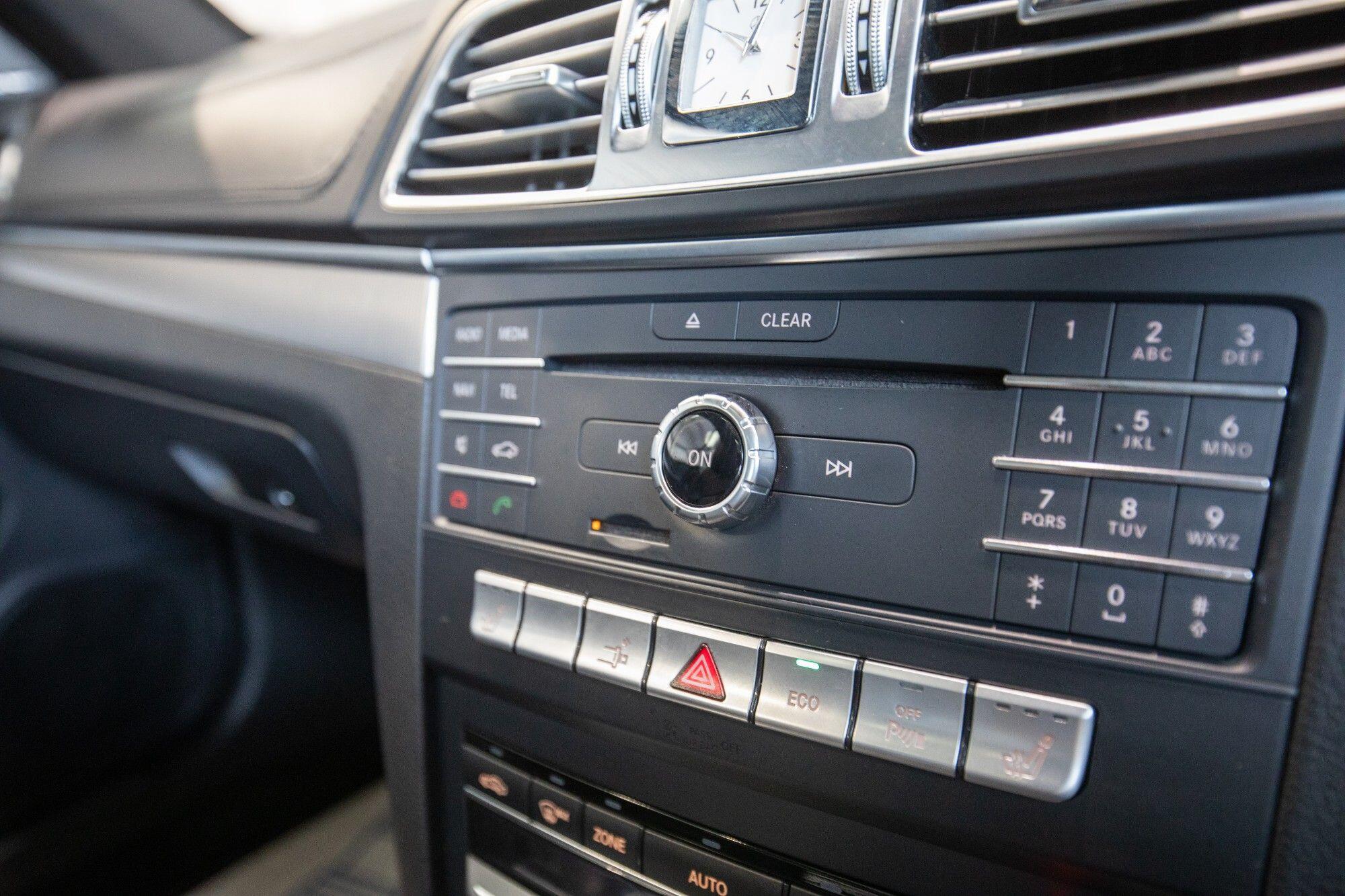 Mercedes-Benz E-Class view 21