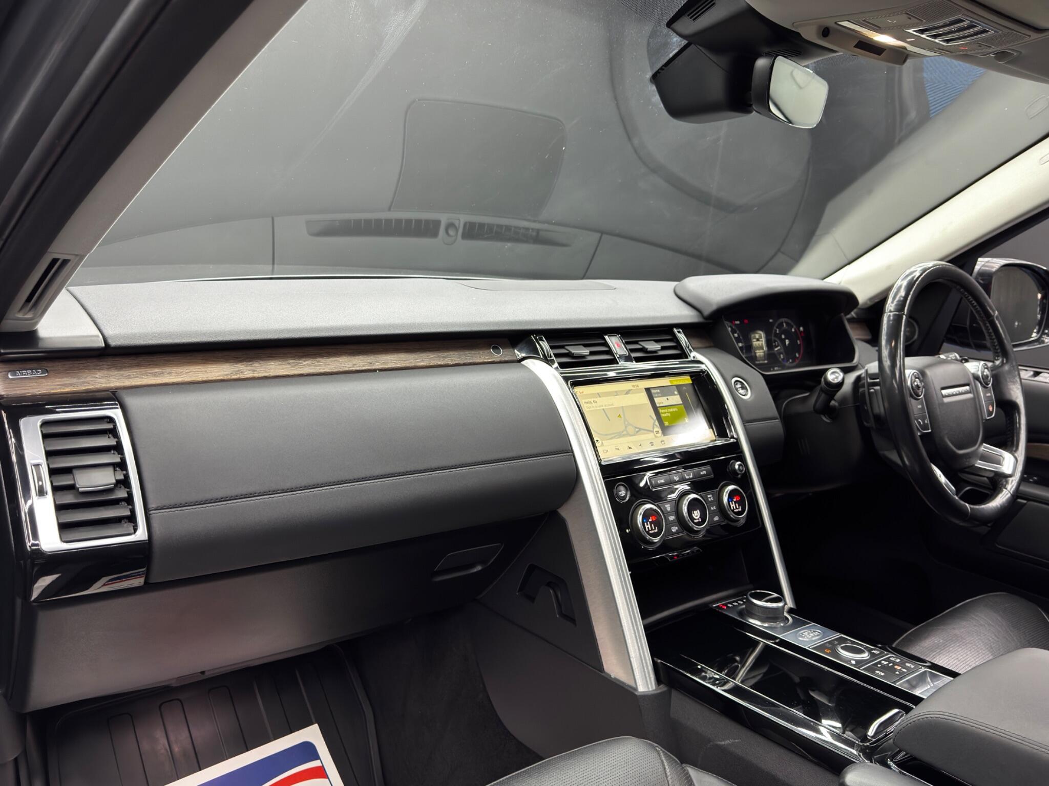 Land Rover Discovery view 11