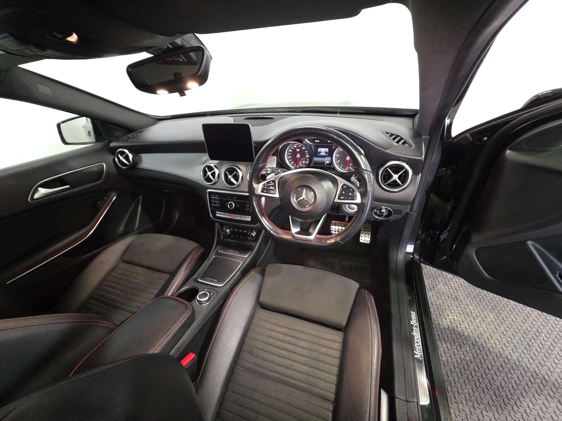 Mercedes-Benz GLA view 16