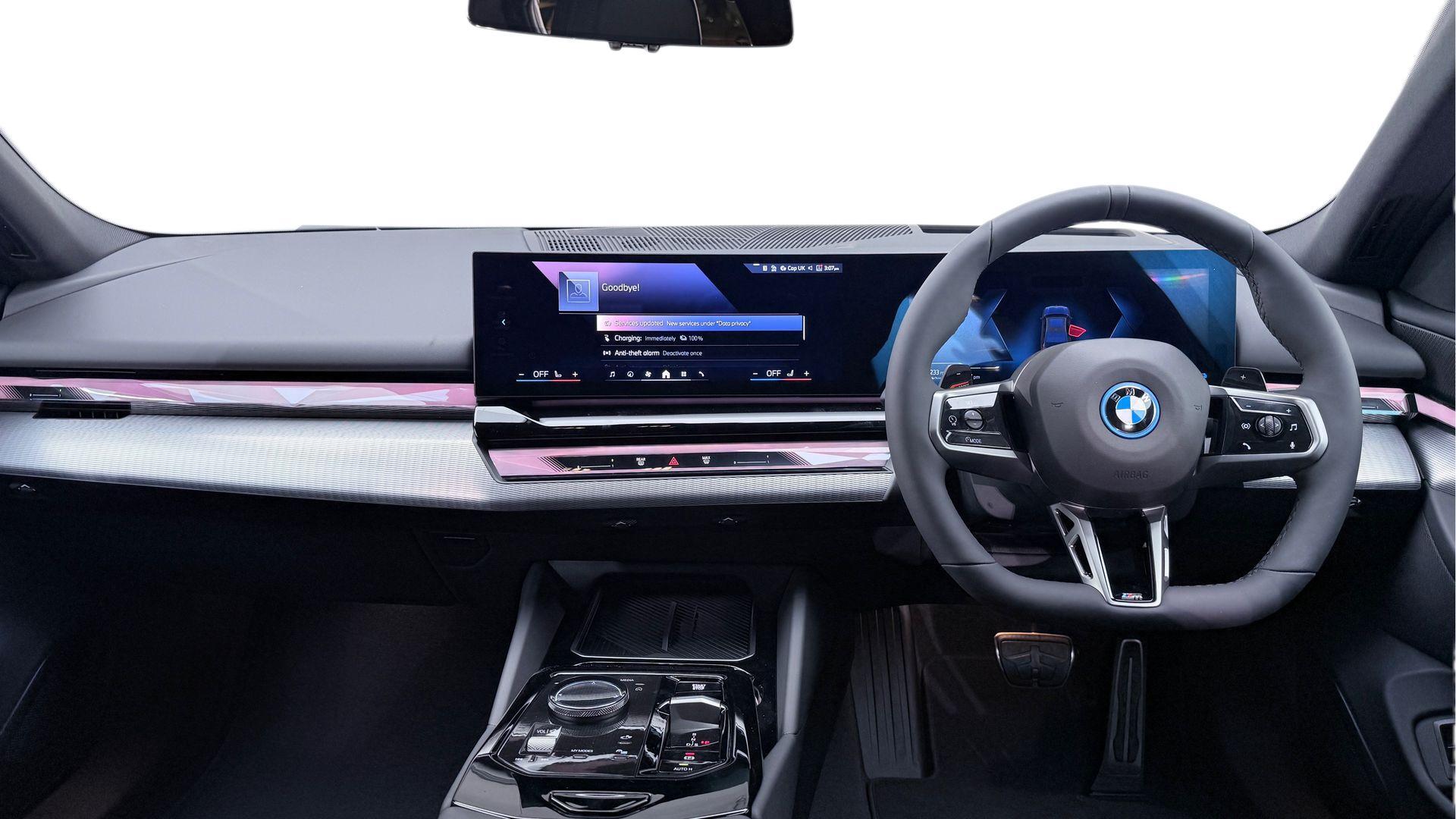 BMW 5 Series view 4