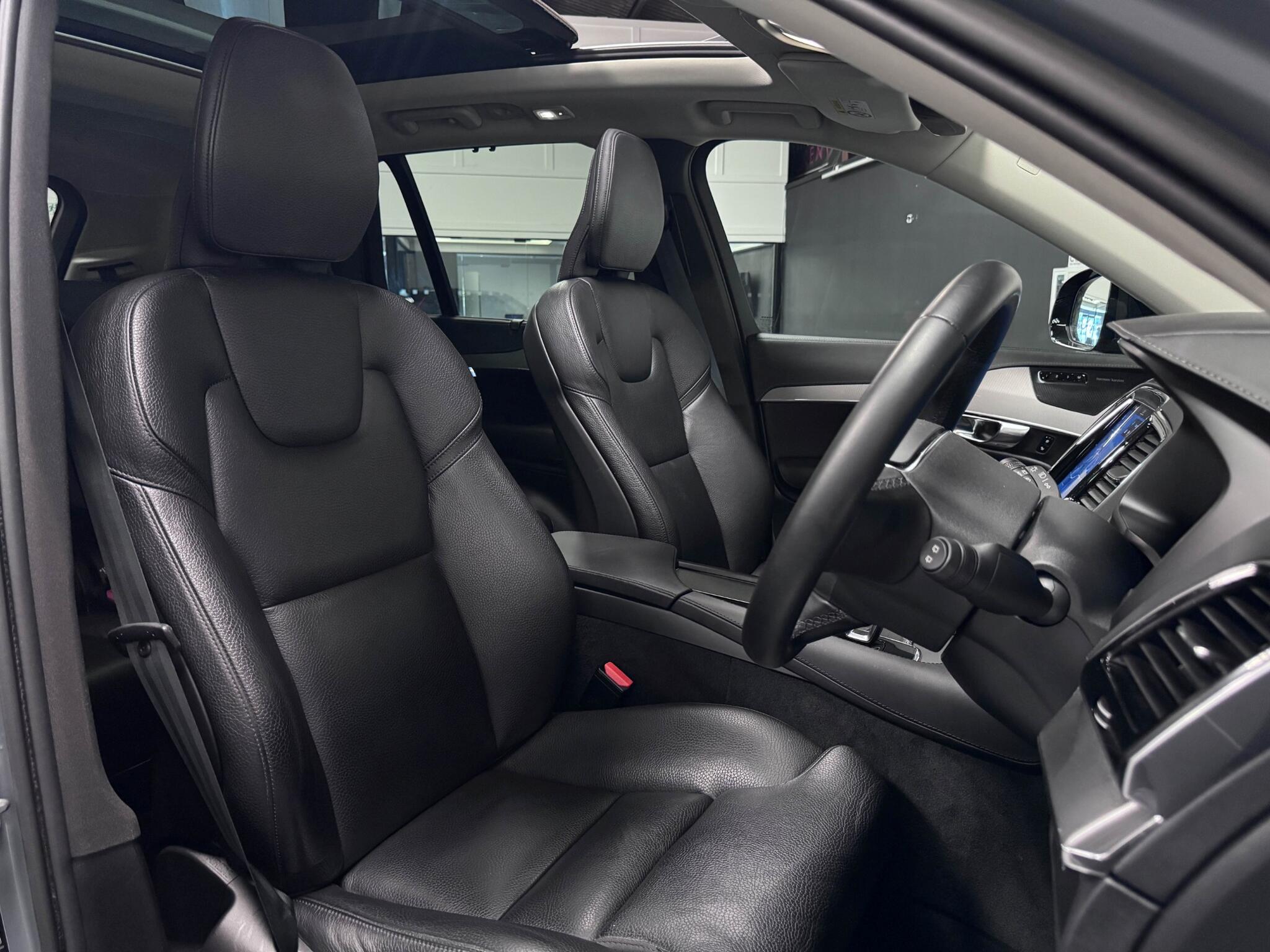 Volvo XC90 view 31