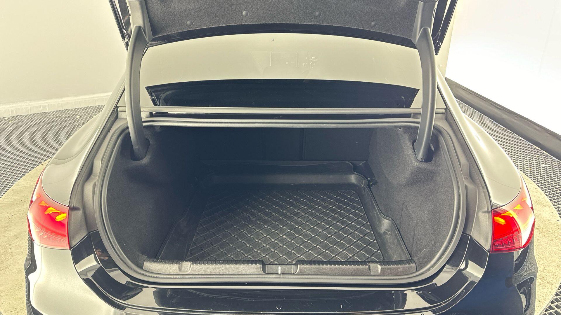 Mercedes-Benz EQE view 28