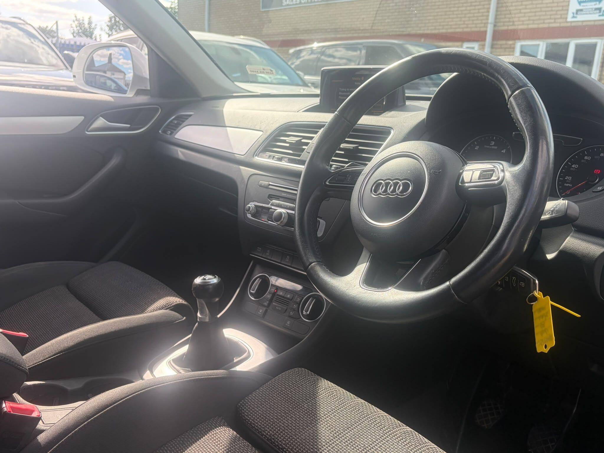 Audi Q3 view 11