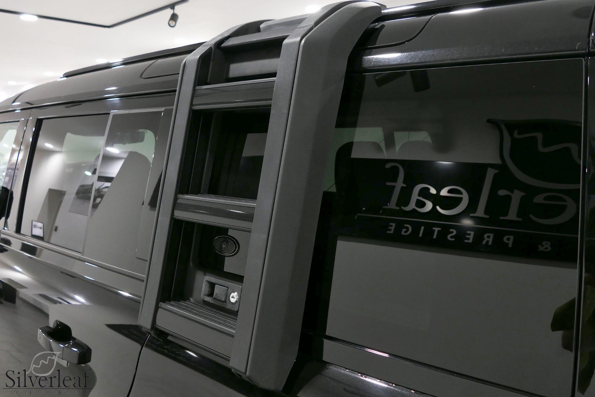 Land Rover Defender view 29