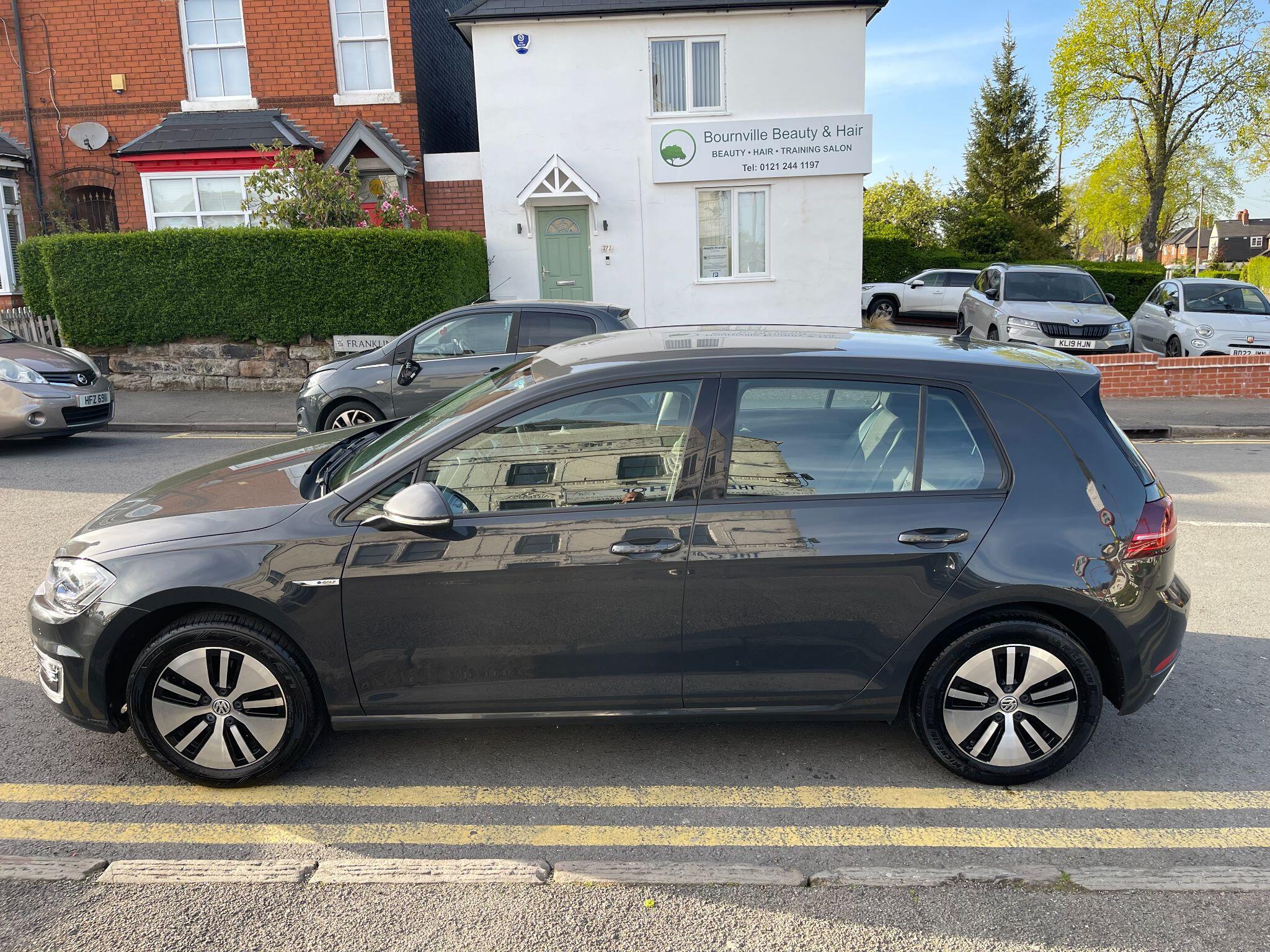 Volkswagen E-Golf view 19