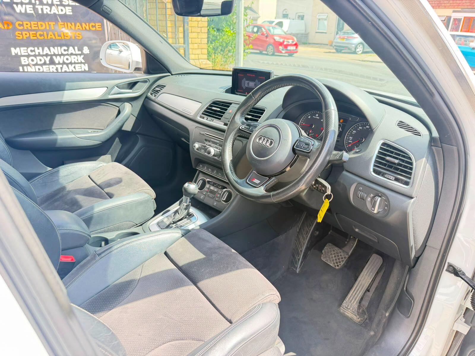Audi Q3 view 11