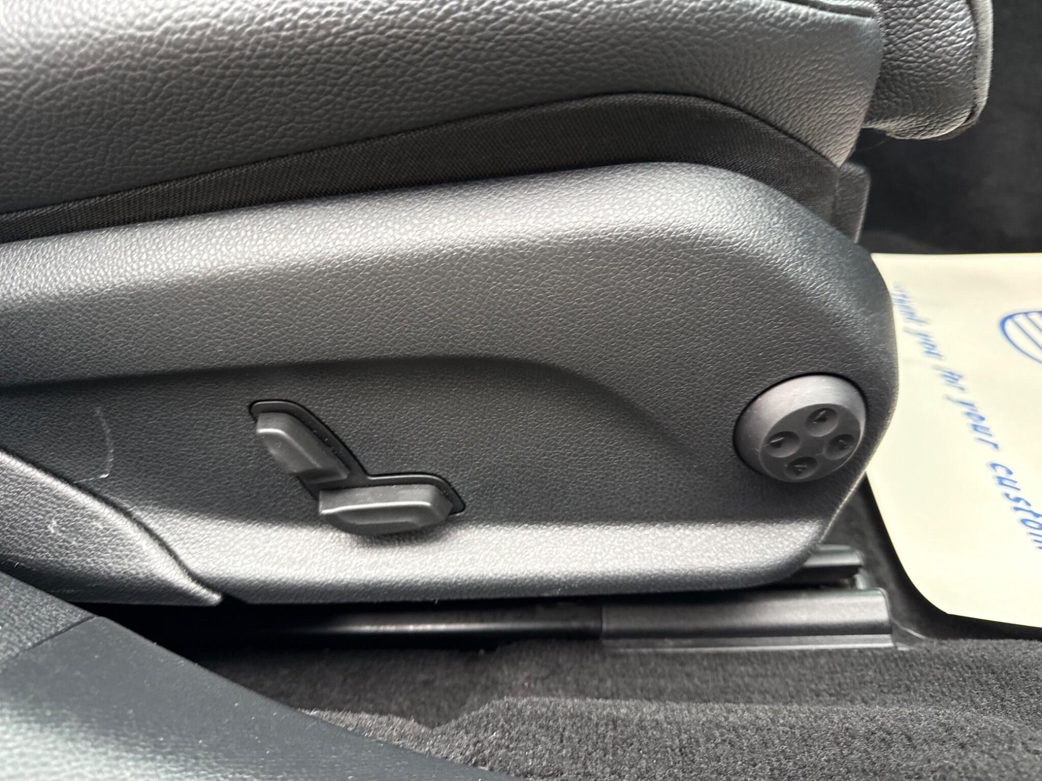 Mercedes-Benz E-Class view 18
