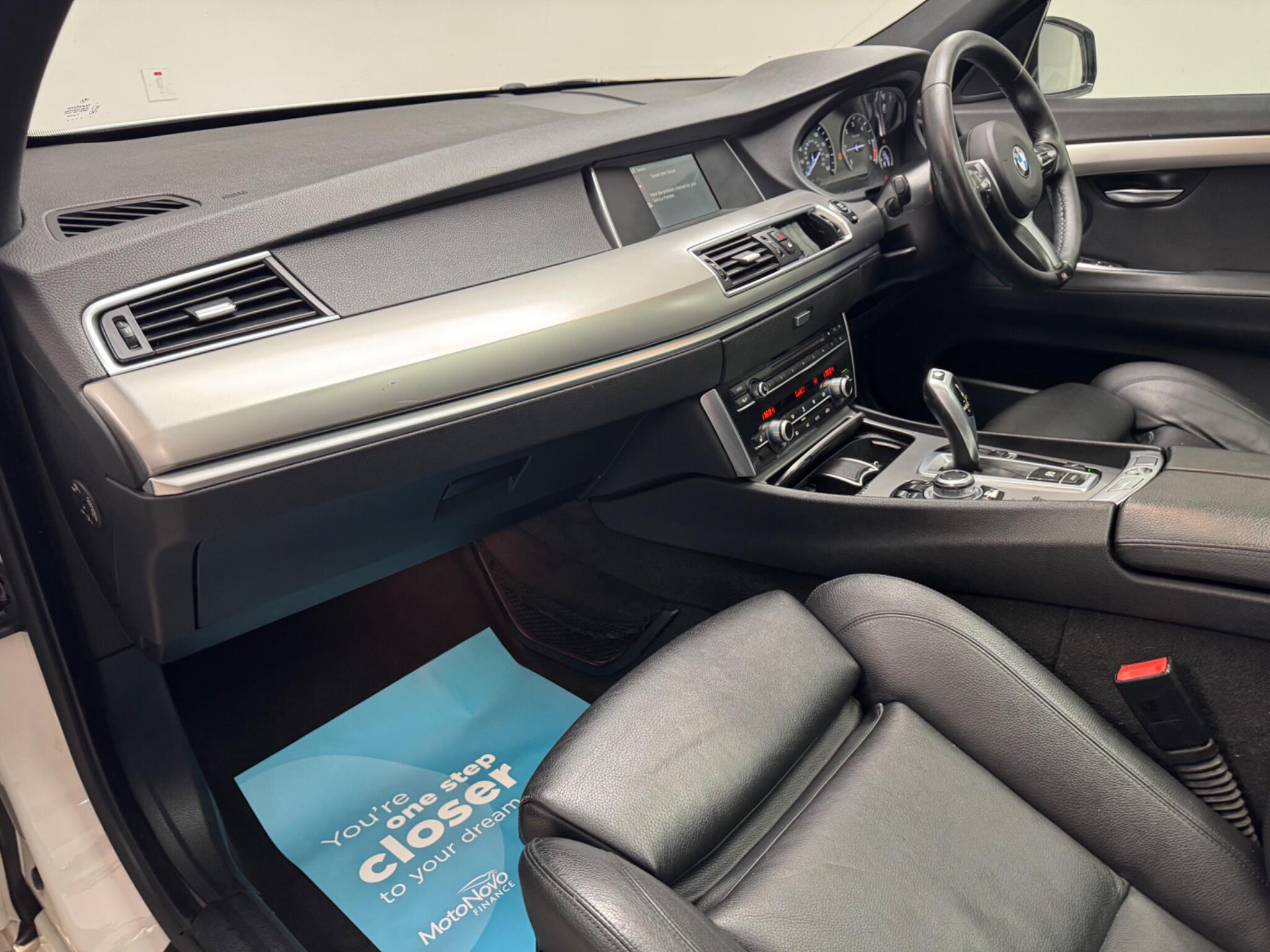 BMW 5 Series view 12