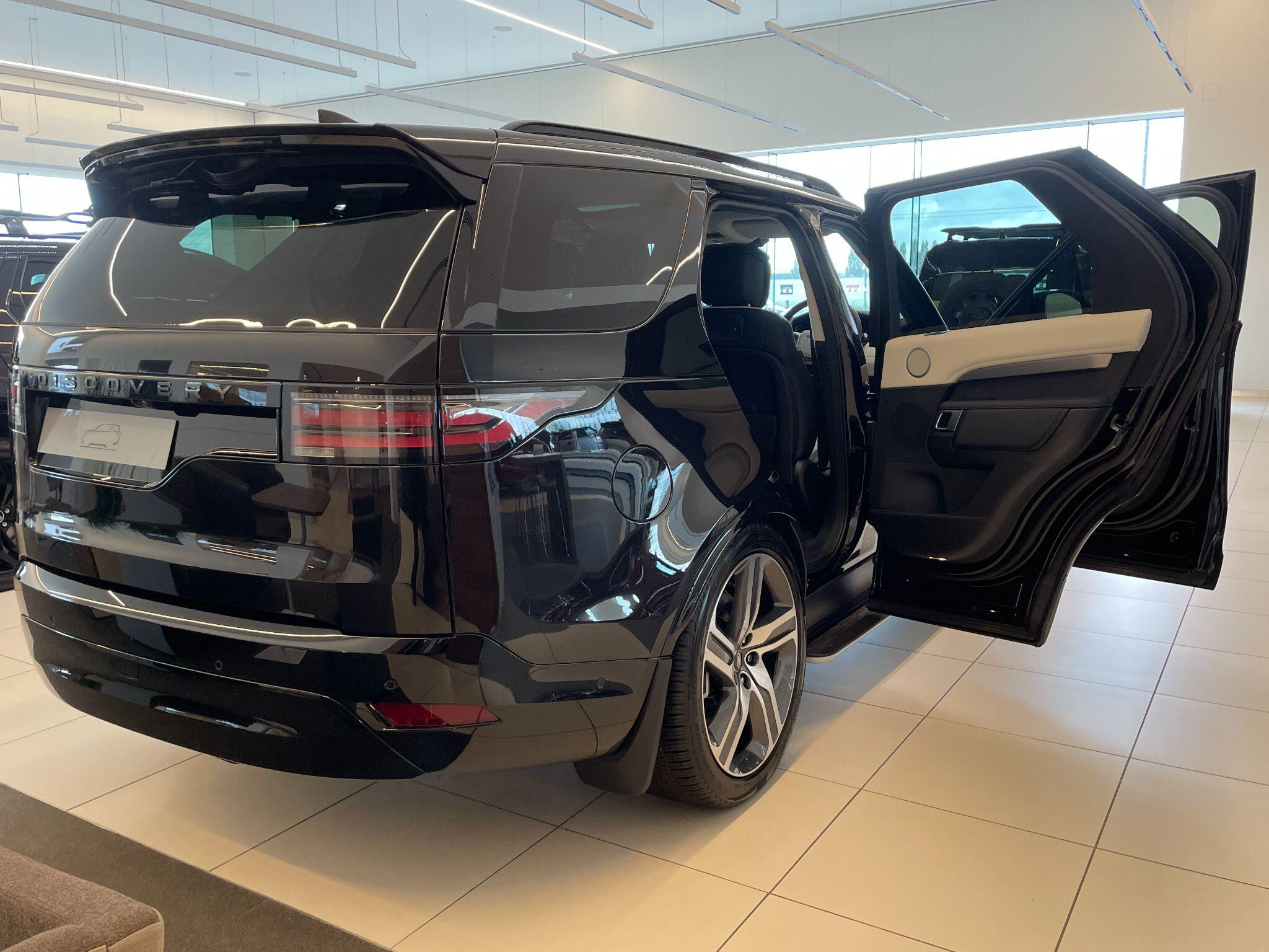 Land Rover Discovery view 6