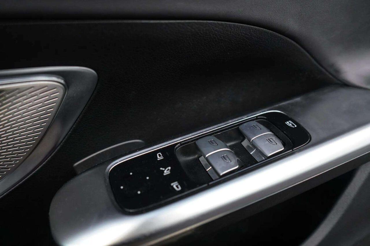 Mercedes-Benz C-Class view 53