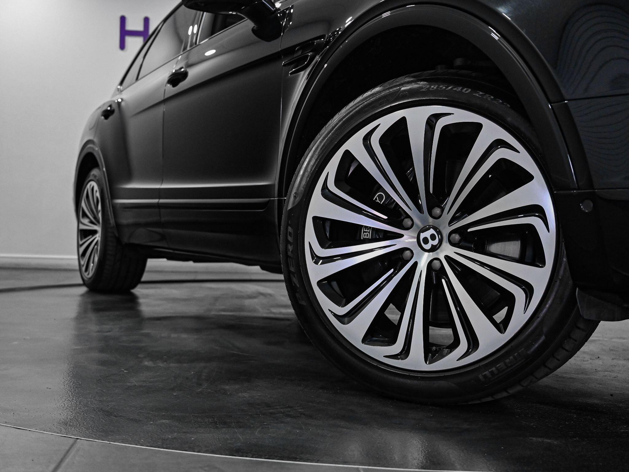 Bentley Bentayga view 32