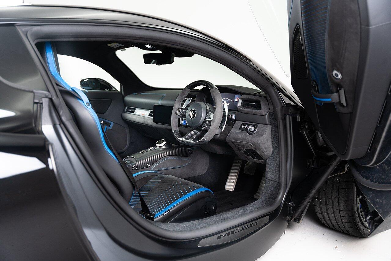 Maserati MC20 view 2