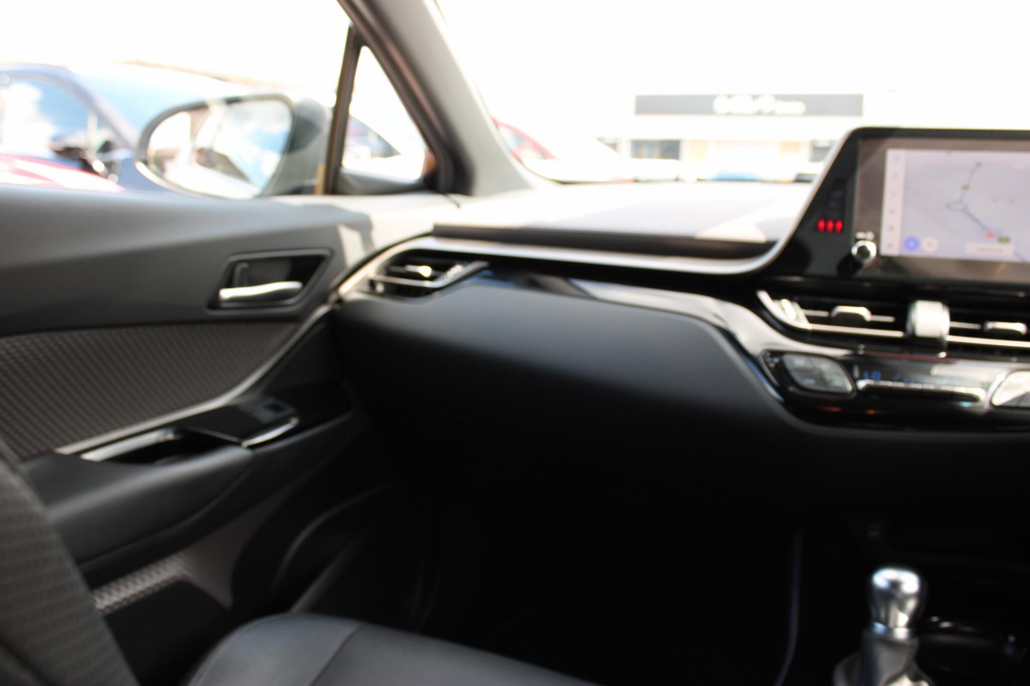Toyota C-HR view 17