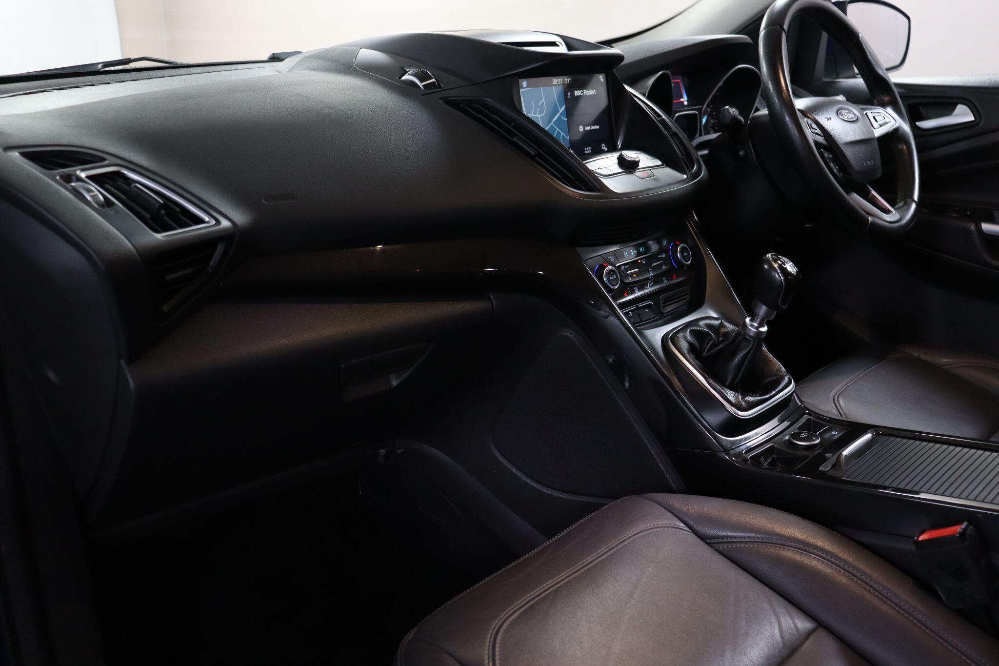 Ford Kuga view 34