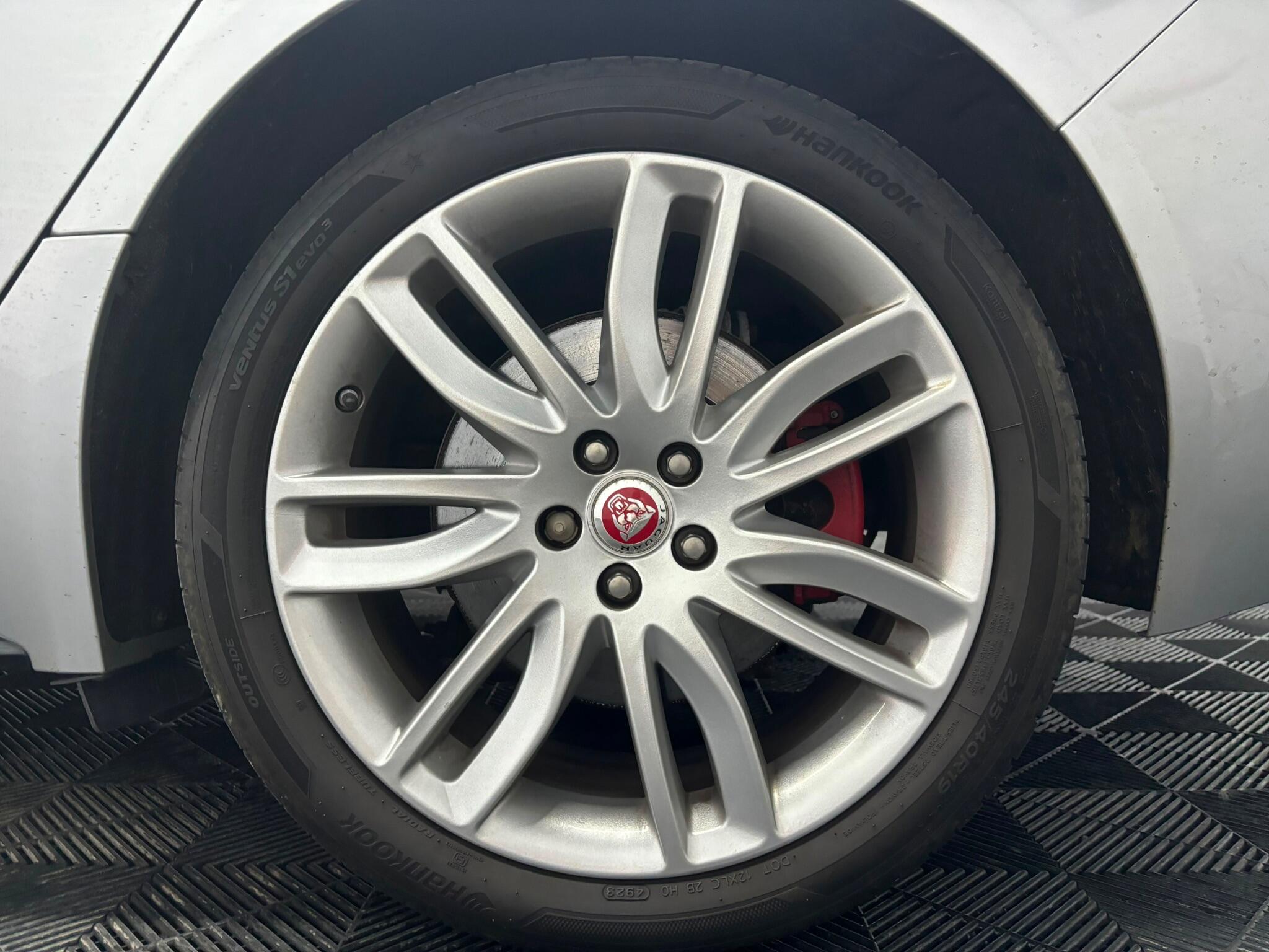 Jaguar XF view 37
