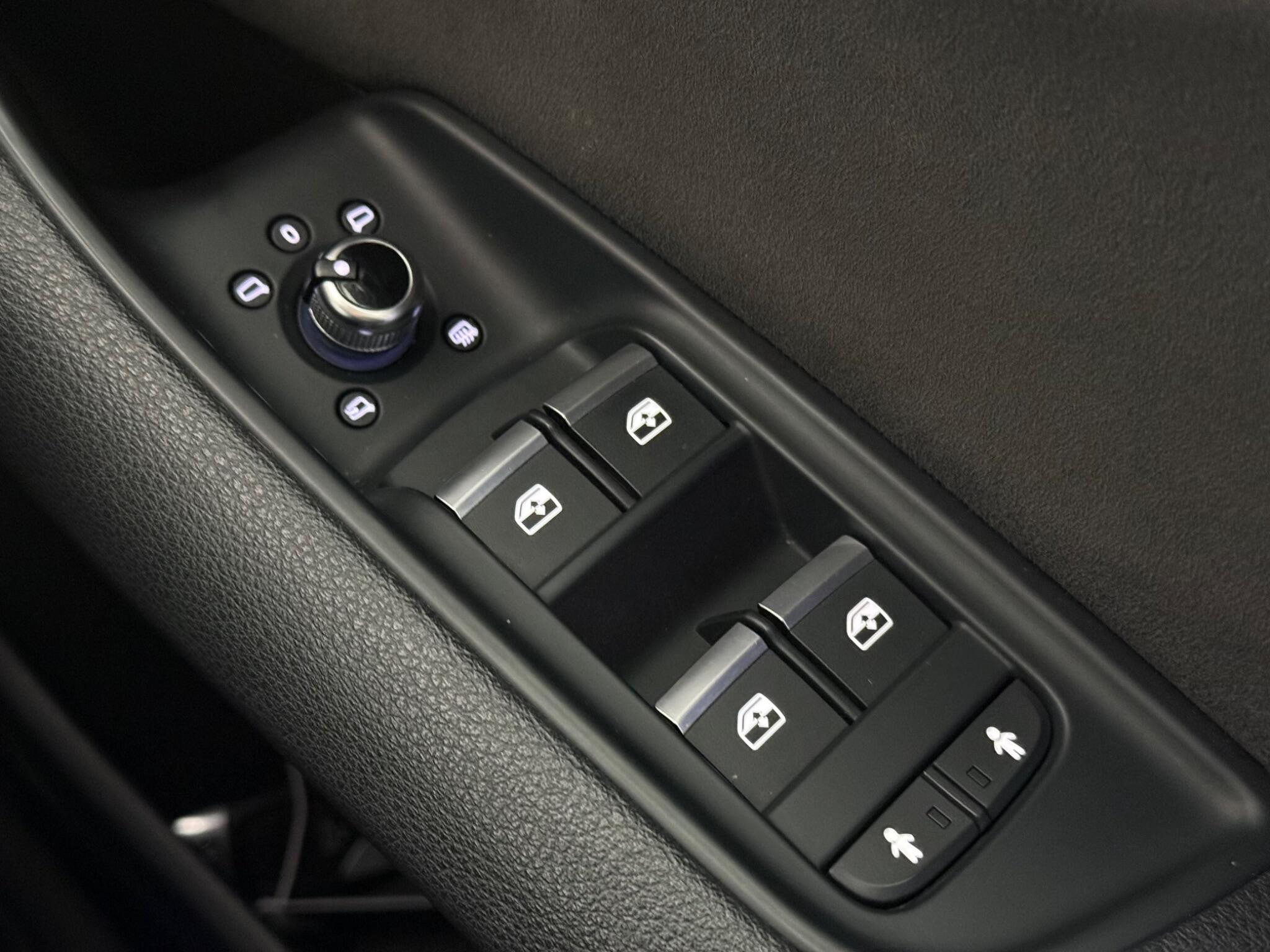 Audi Q7 view 24