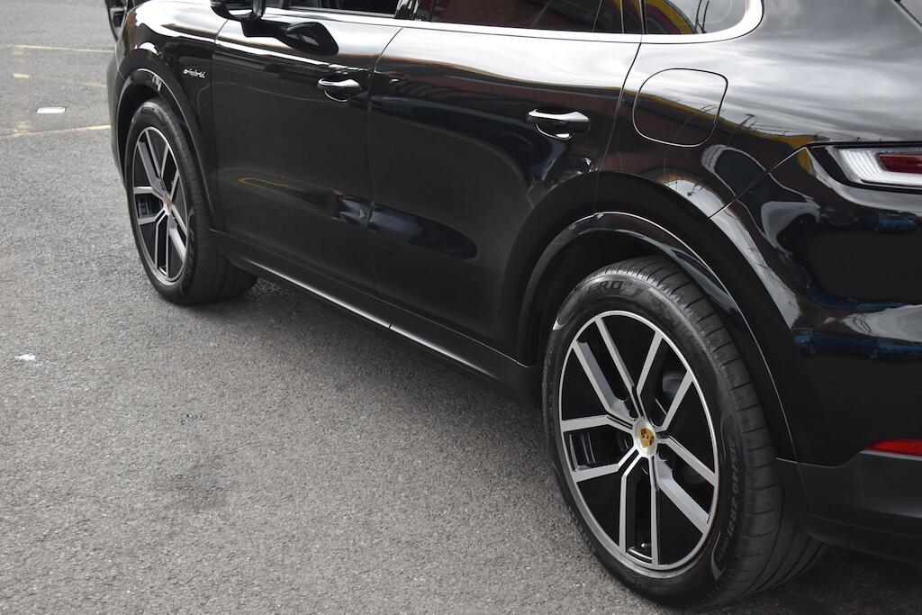 Porsche Cayenne view 28