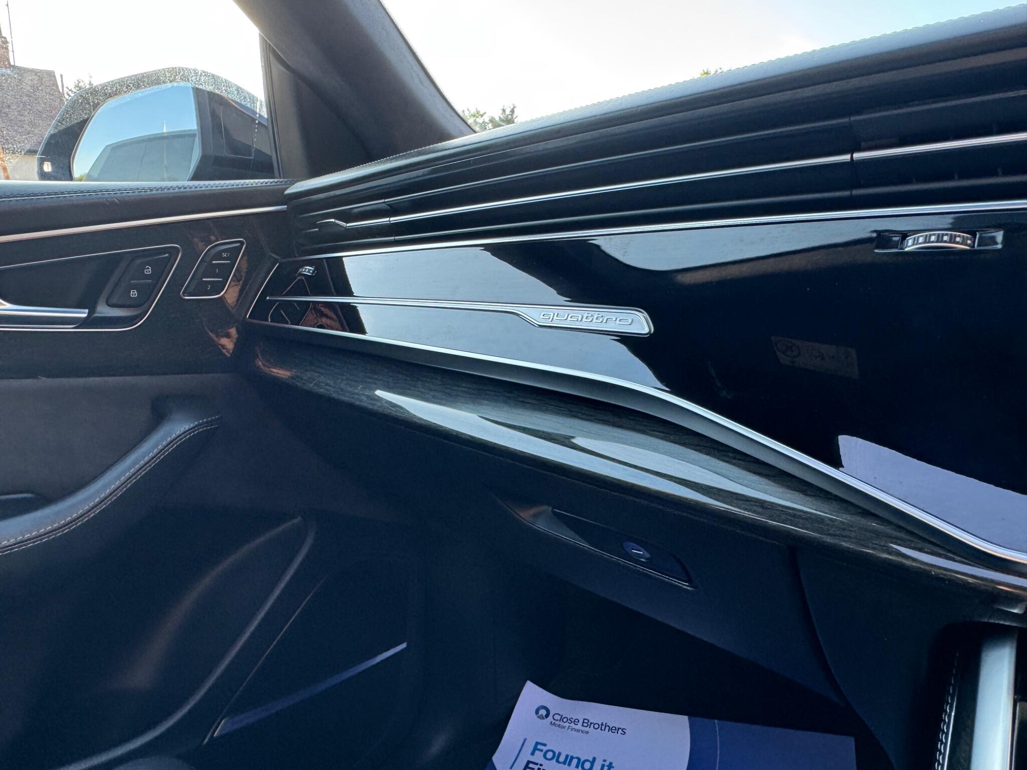 Audi Q8 view 28
