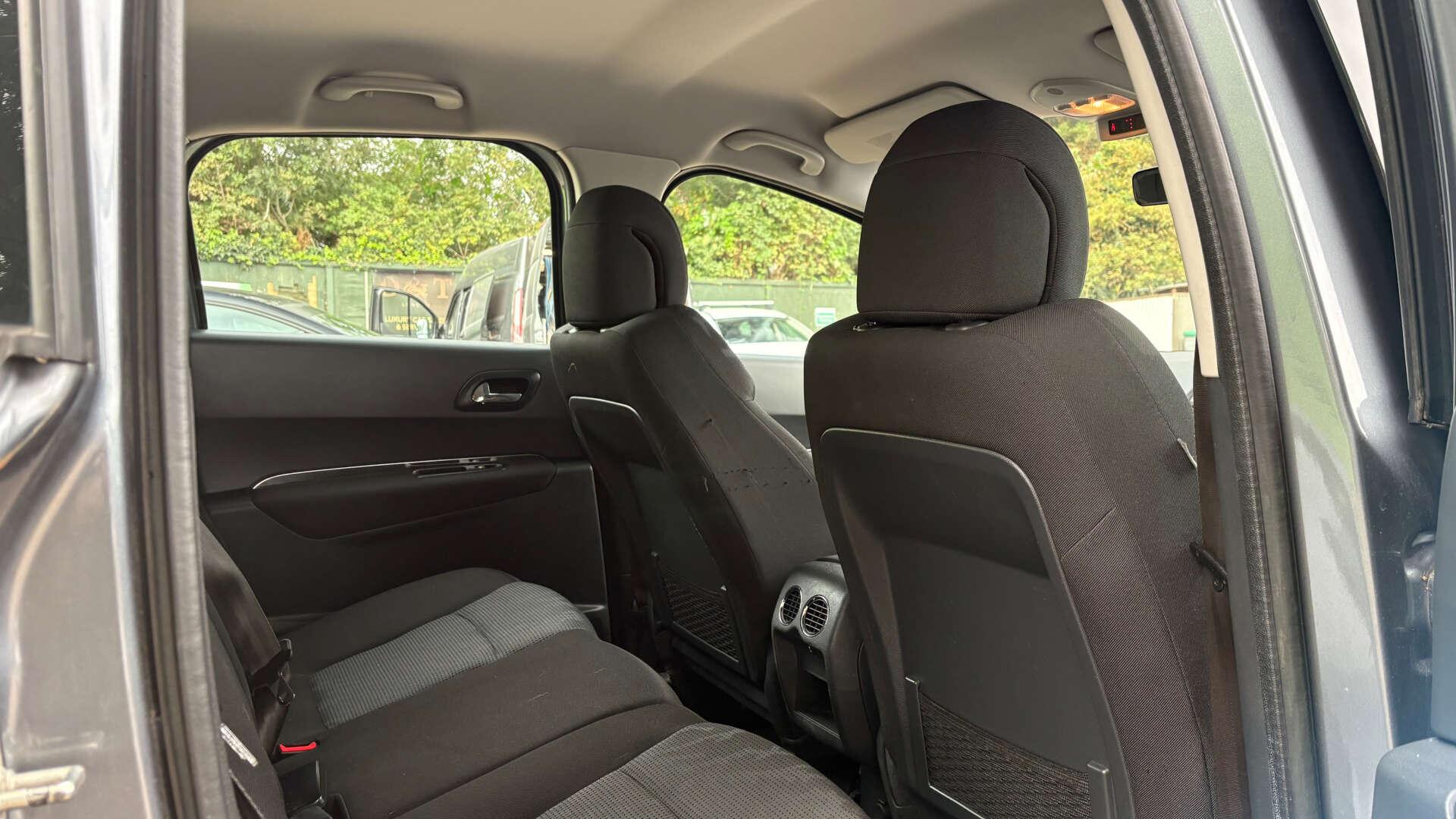 Peugeot 3008 view 11