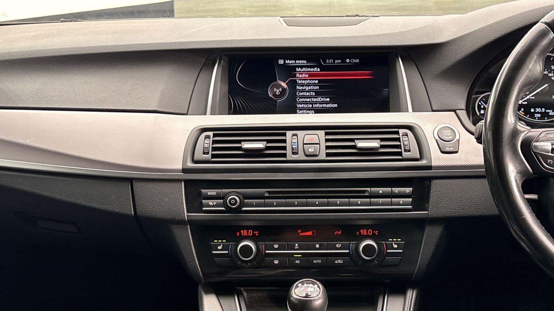 BMW 5 Series view 8