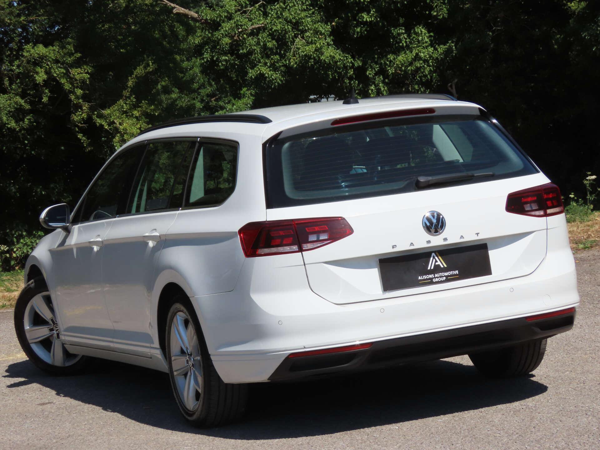 Volkswagen Passat view 6