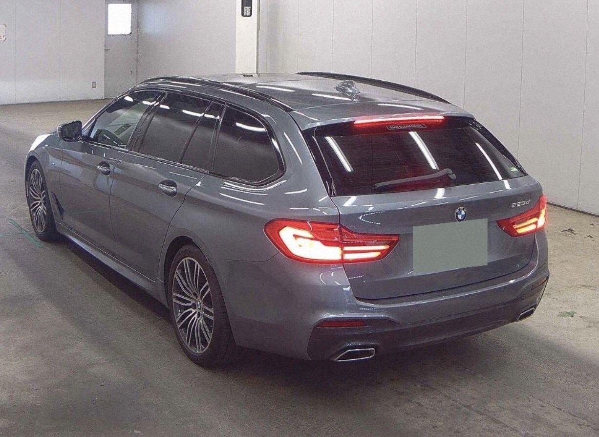 BMW 5 Series view 3