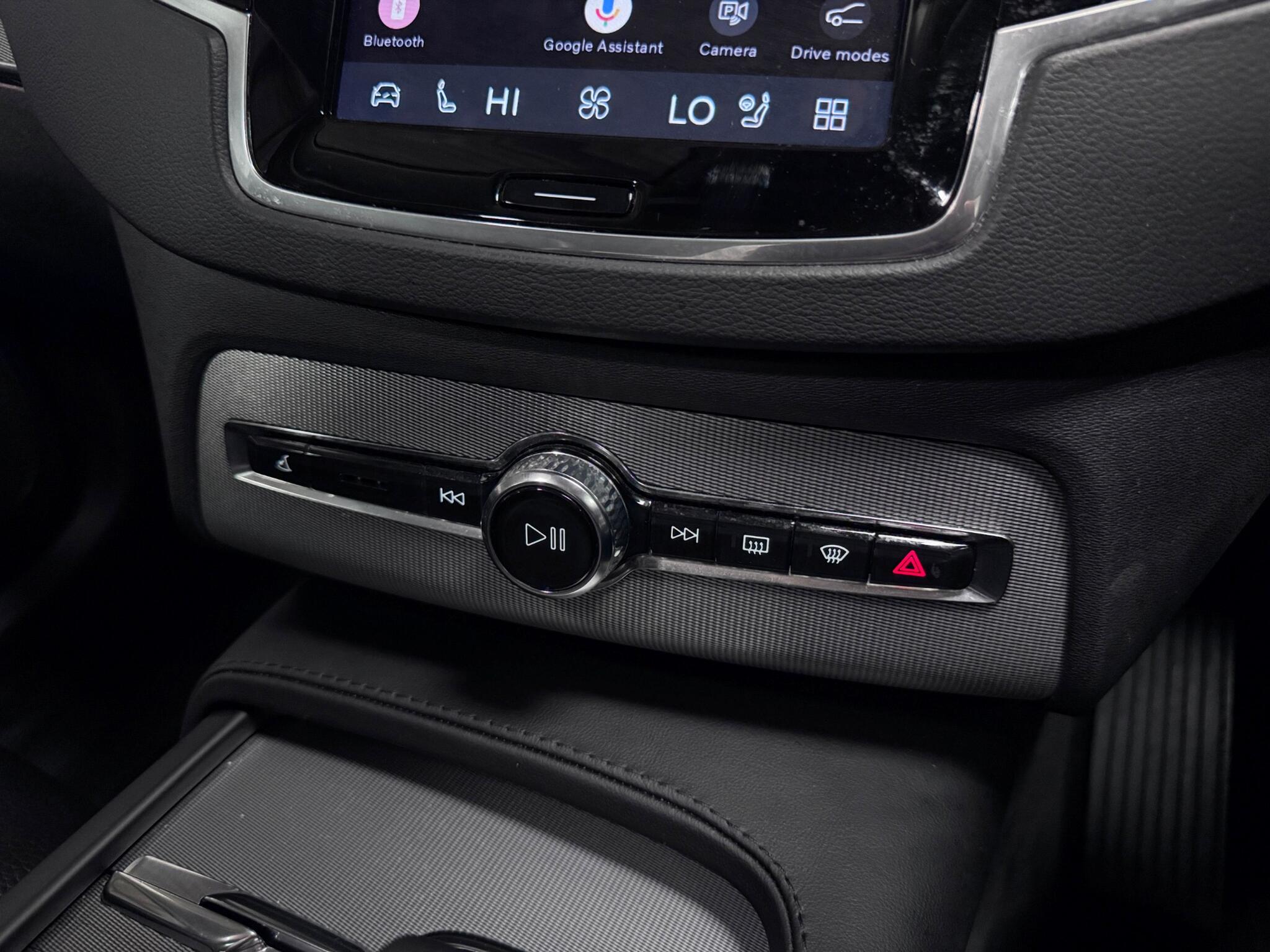 Volvo XC90 view 42