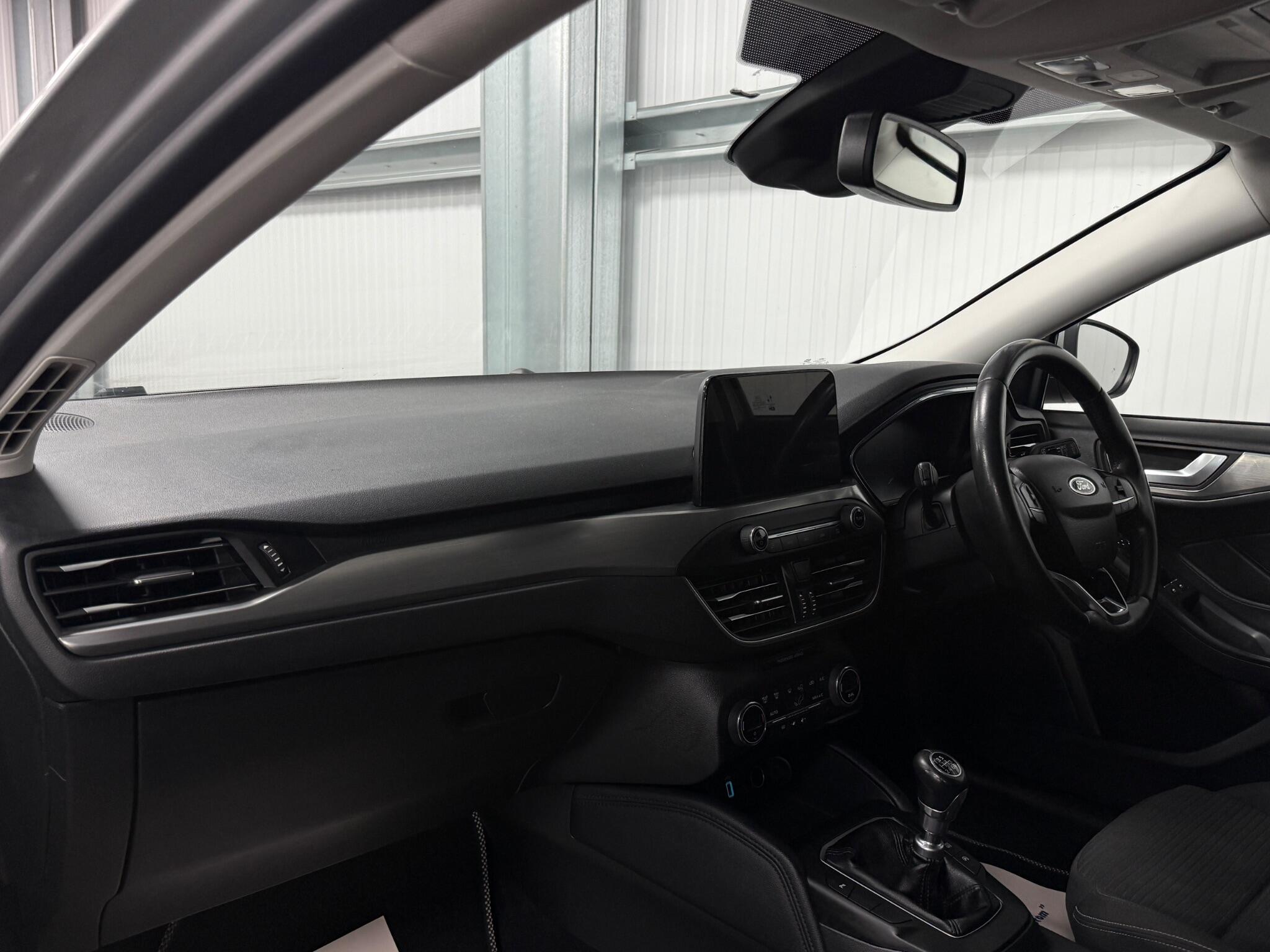 Ford Focus view 22