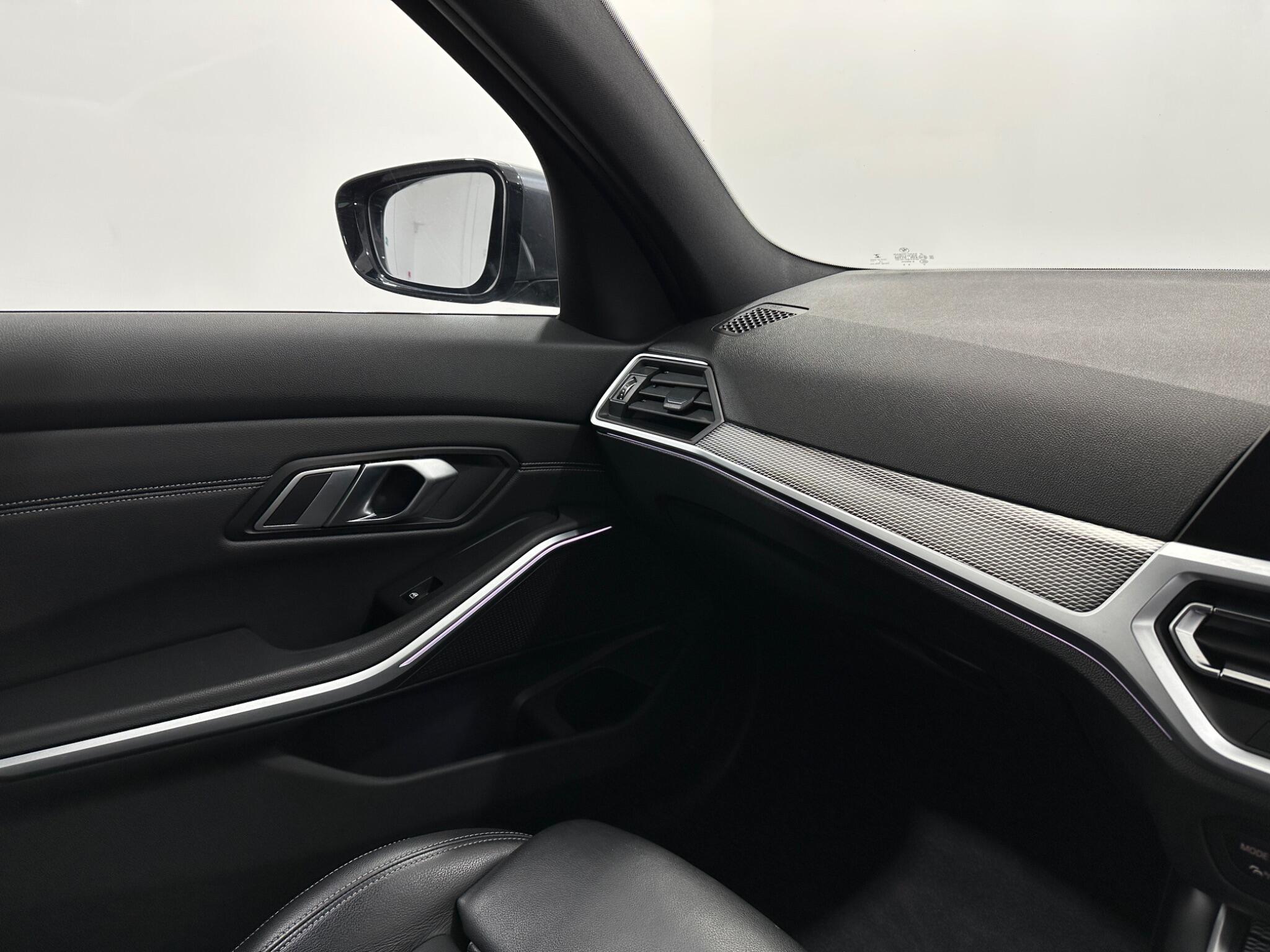 BMW 3 Series view 29