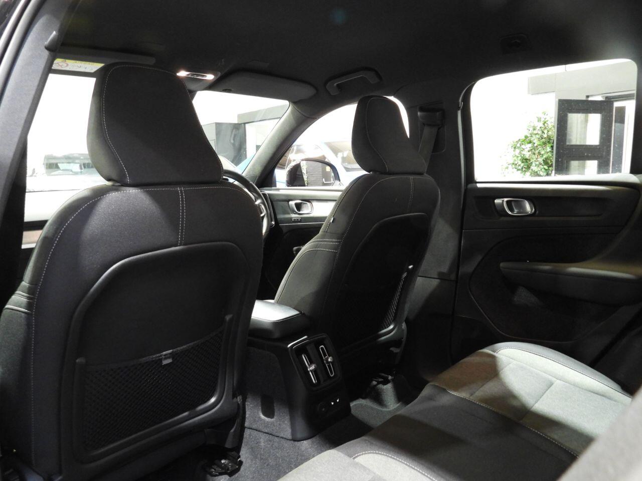 Volvo XC40 view 24