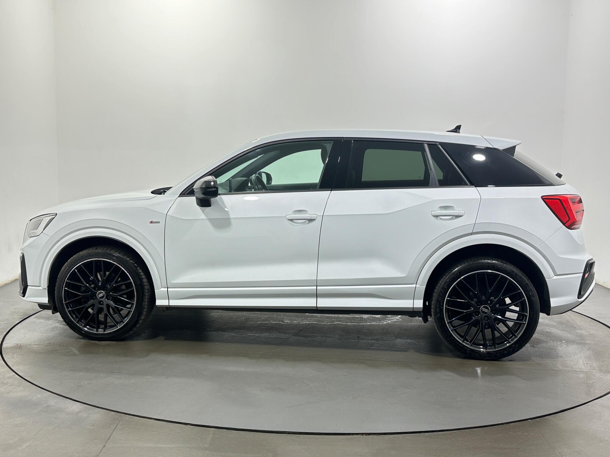 Audi Q2 view 5