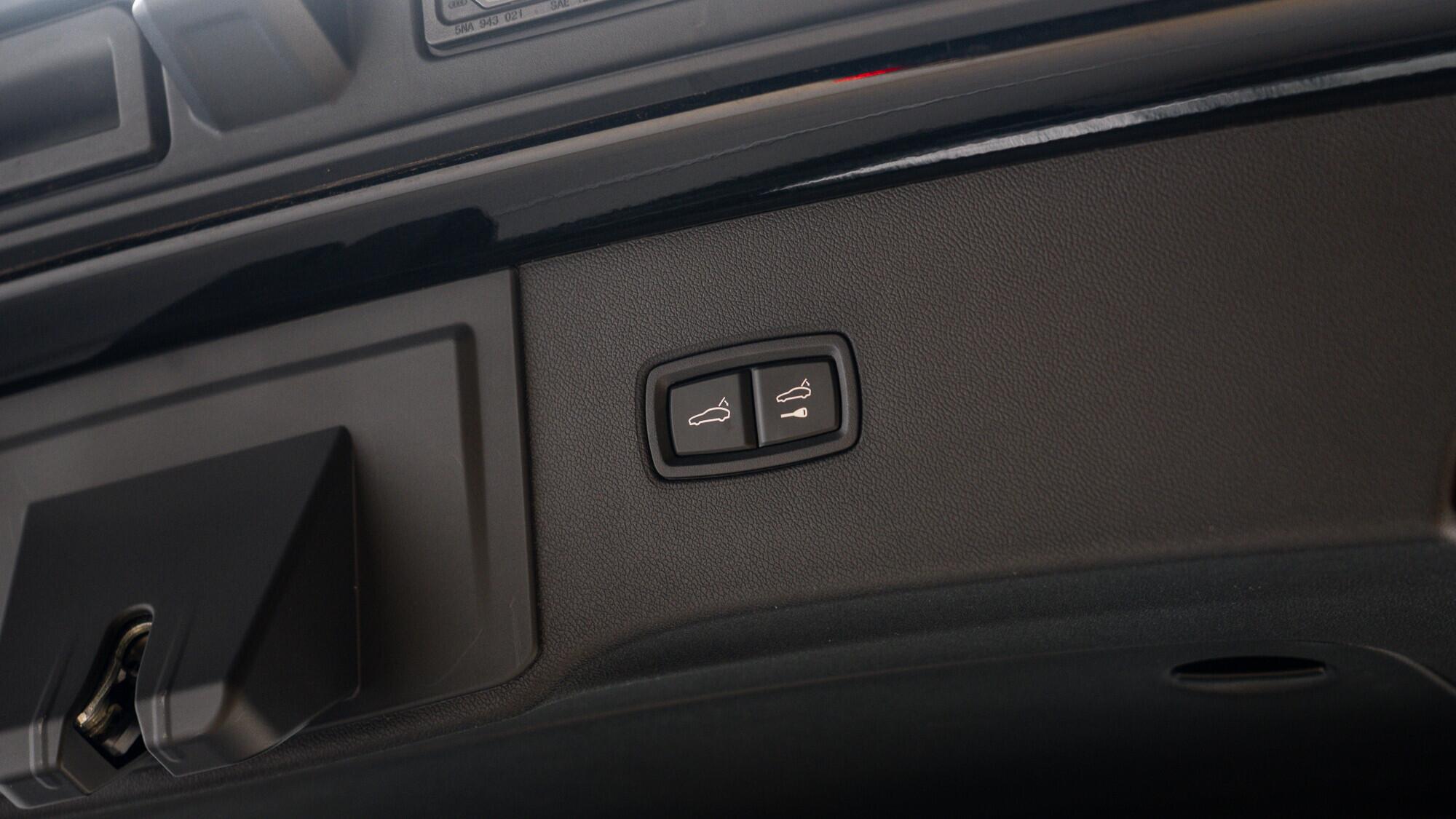 Porsche Cayenne view 55