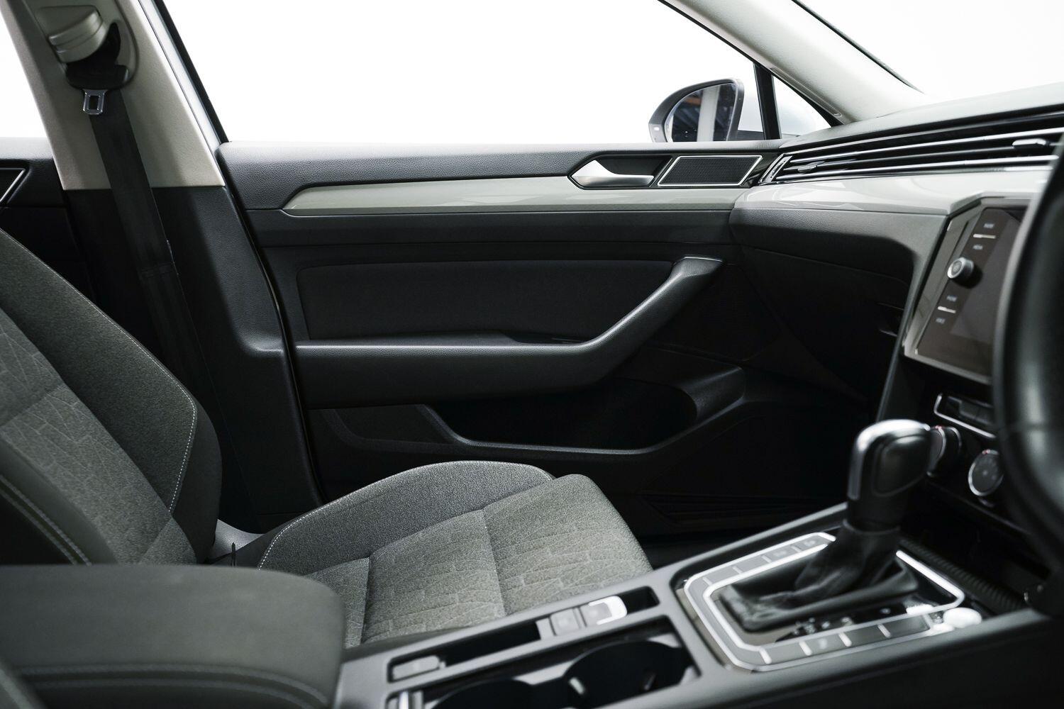 Volkswagen Passat view 31