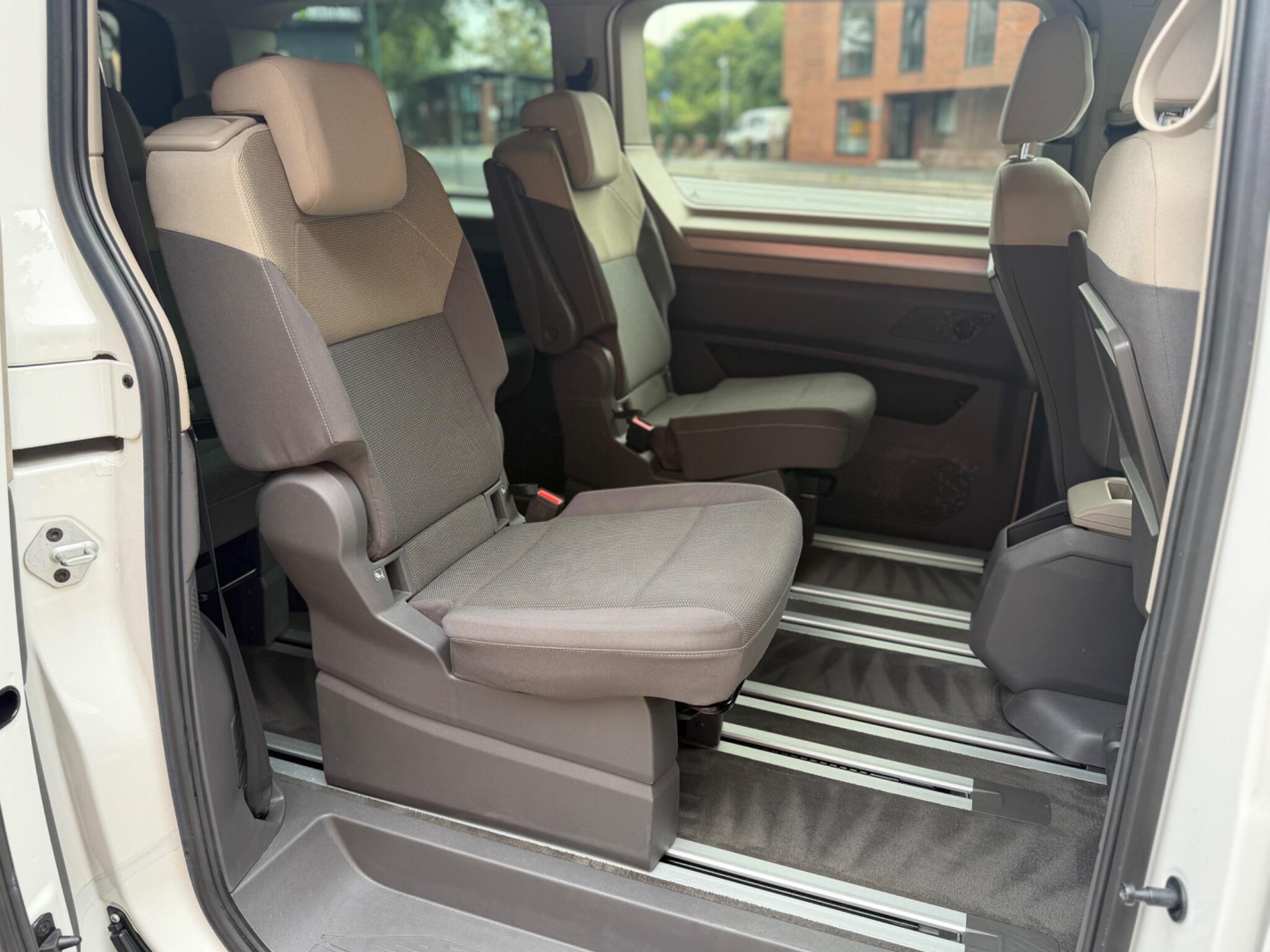 Volkswagen Multivan view 29