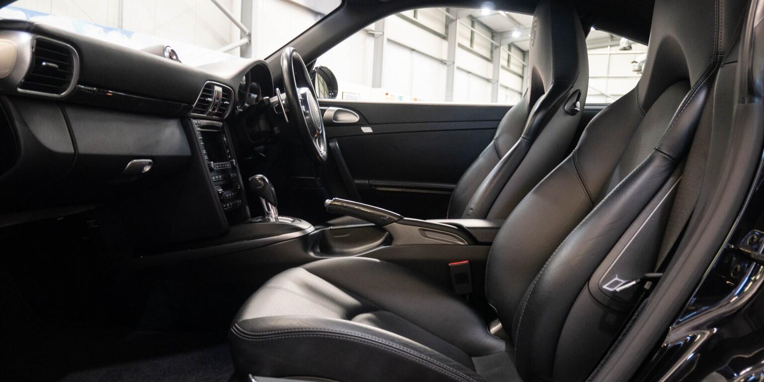 Porsche 911 view 18