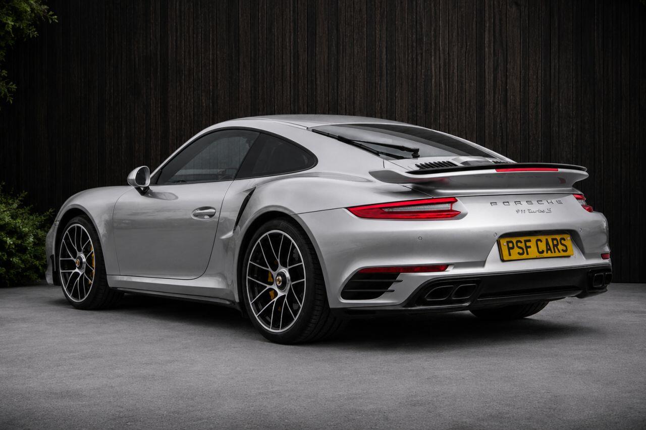 Porsche 911 view 3