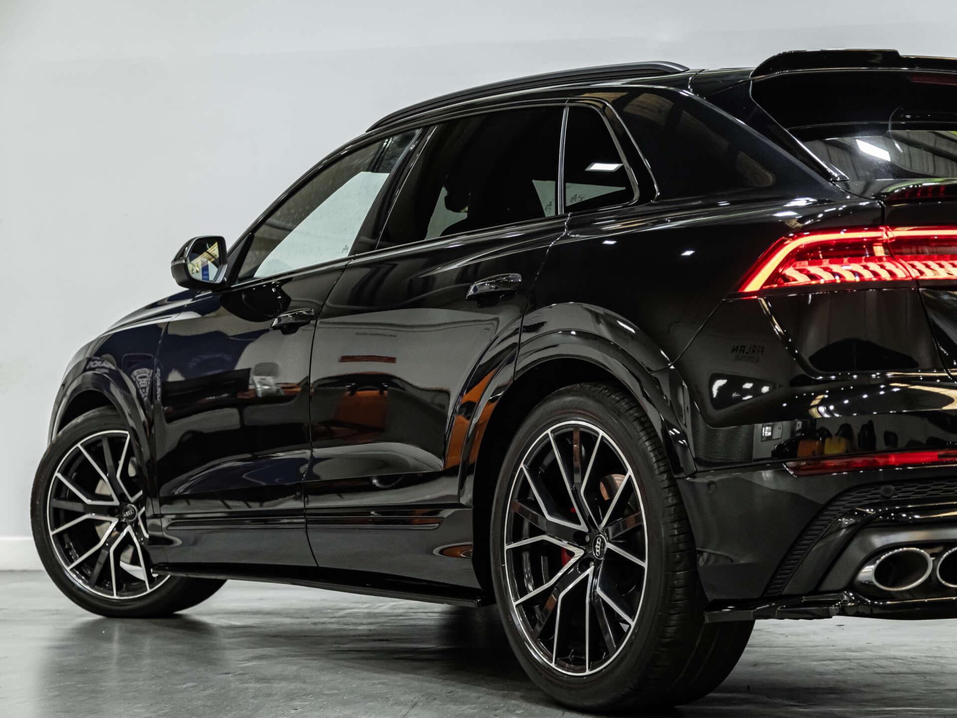Audi SQ8 view 29