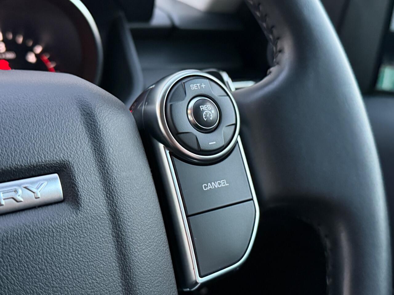 Land Rover Discovery view 25