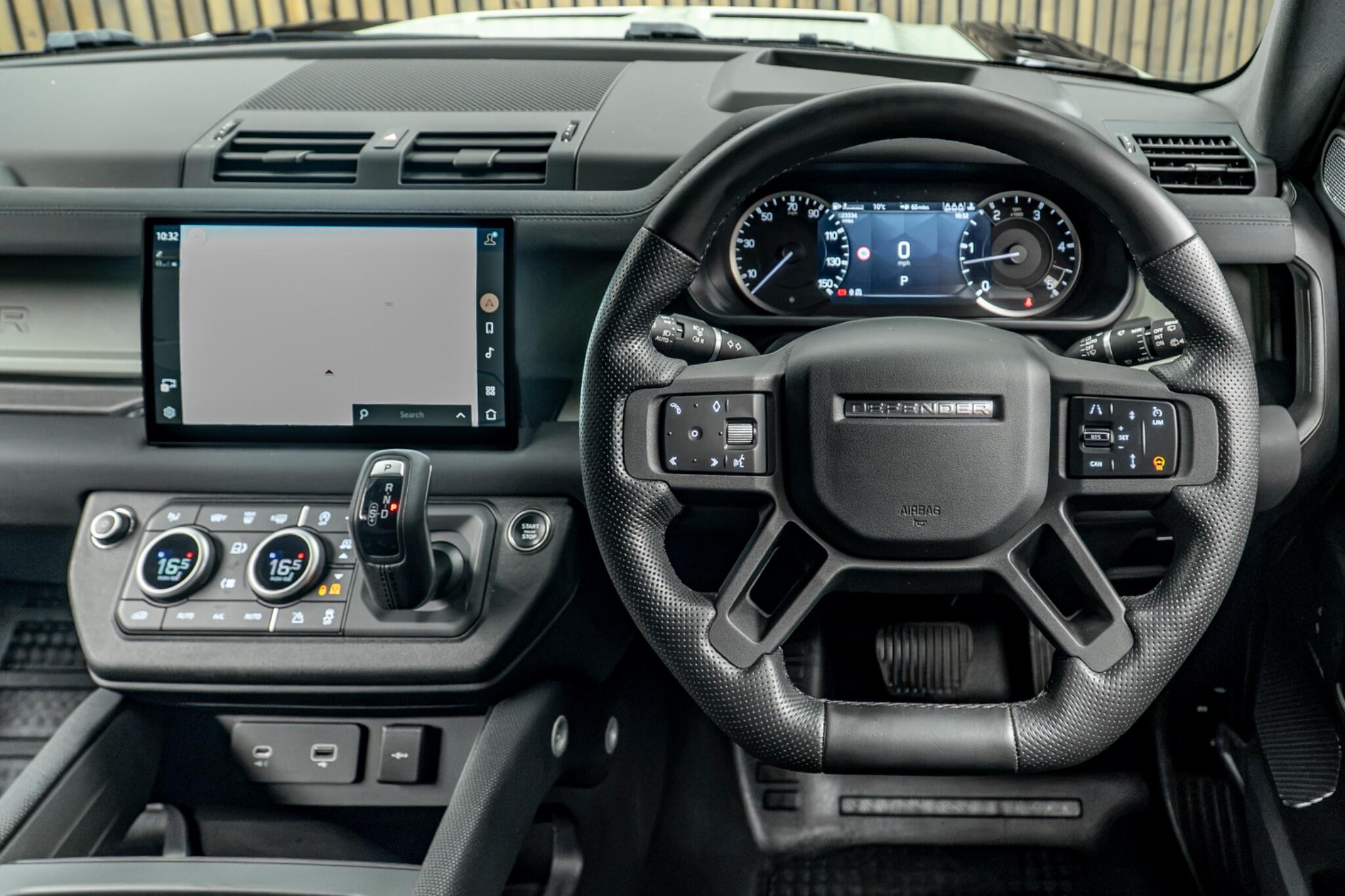 Land Rover Defender view 25