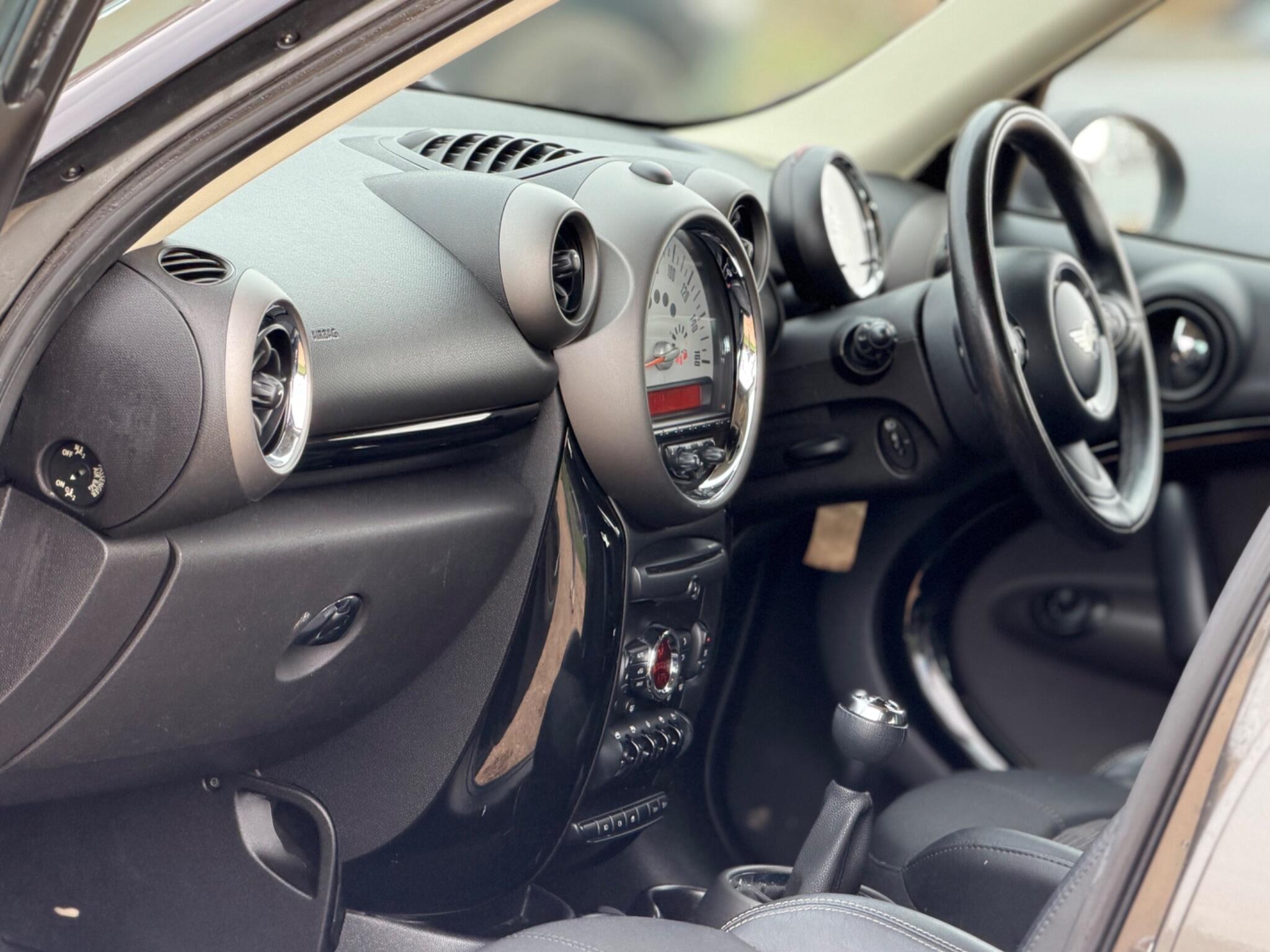 2012 MINI Countryman 1.6 Cooper D ALL4 Euro 5 (s/s) 5dr image 21