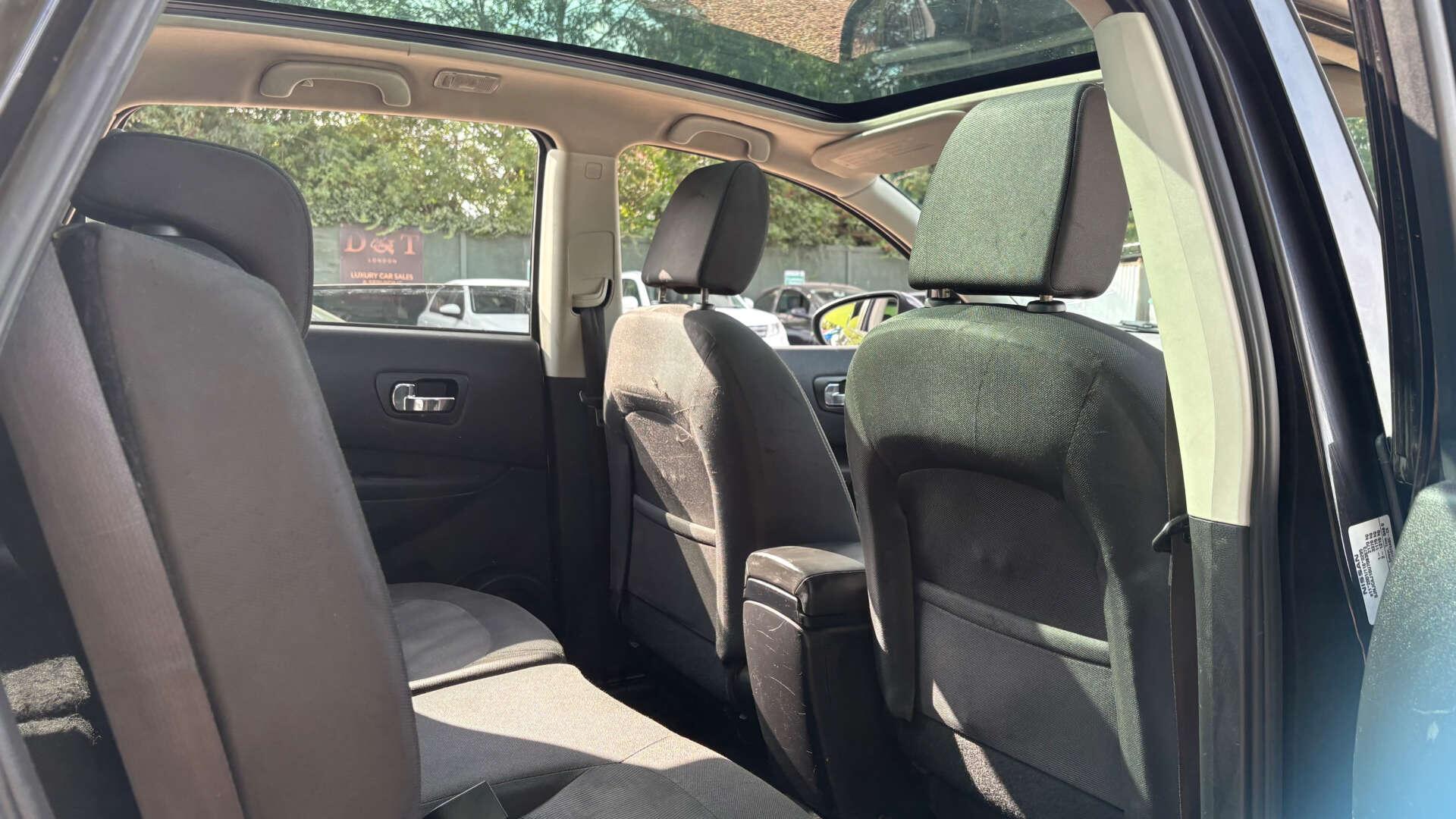 Nissan Qashqai+2 view 6