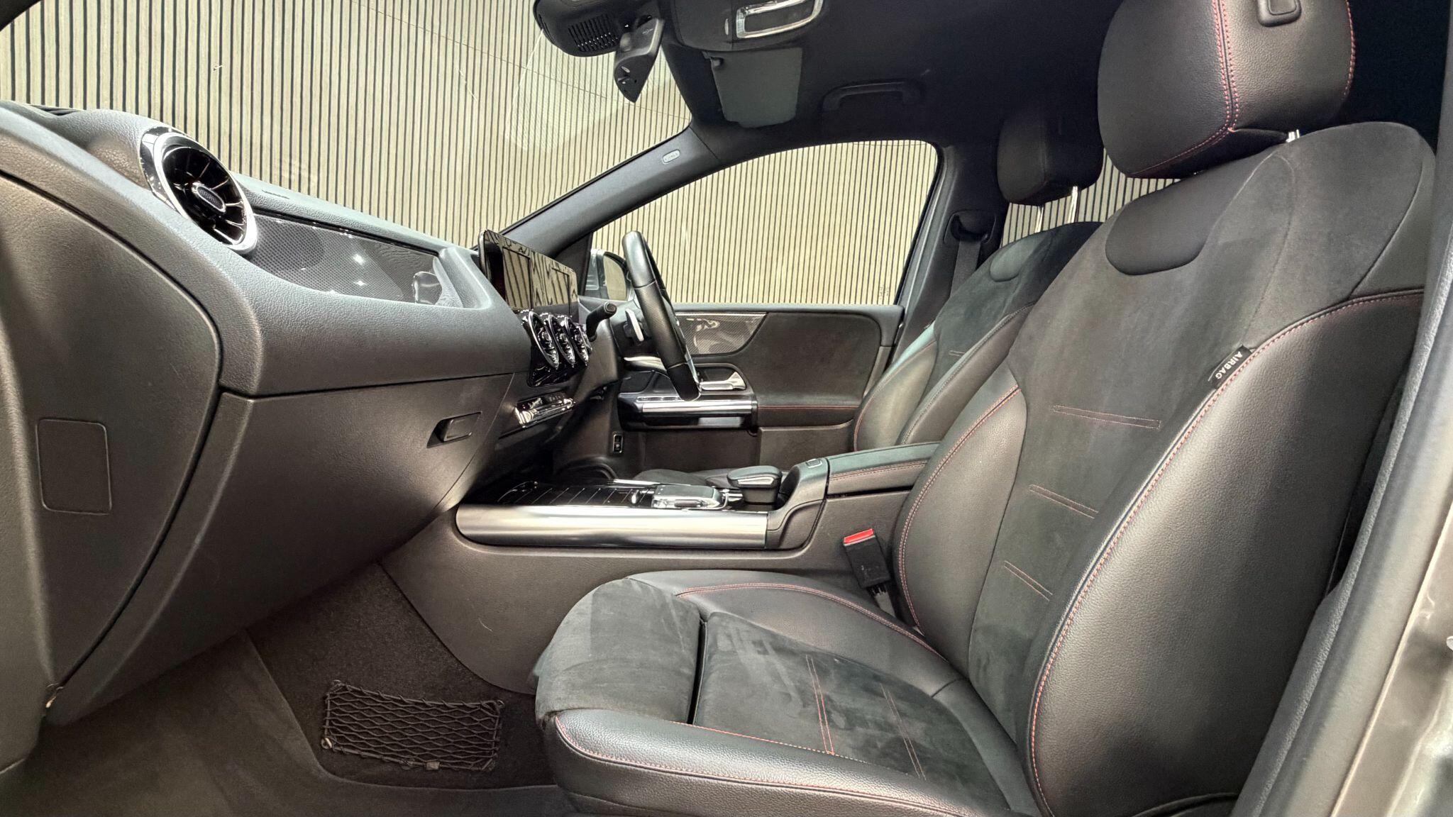 Mercedes-Benz B-Class view 3