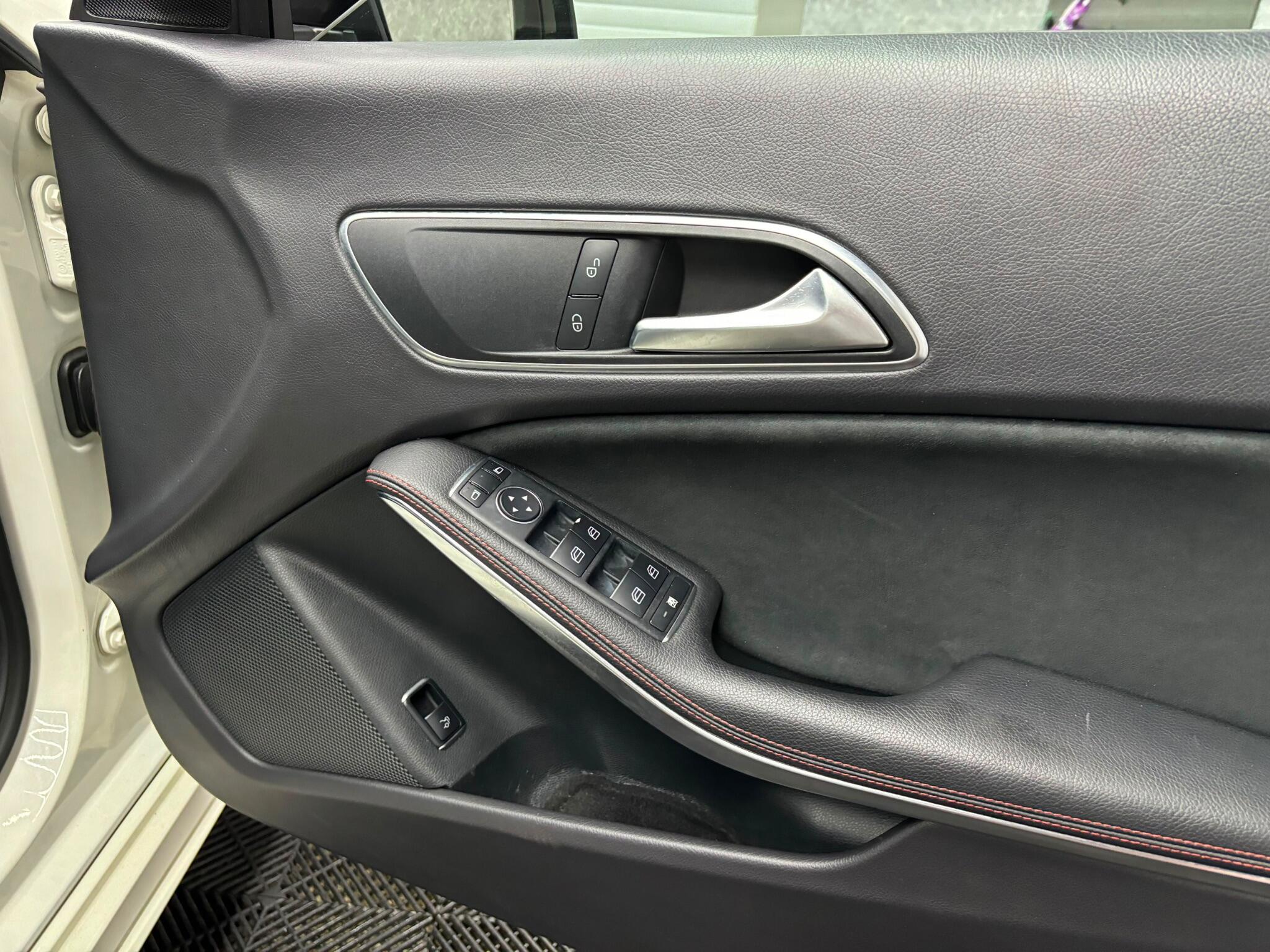 Mercedes-Benz Cla view 16